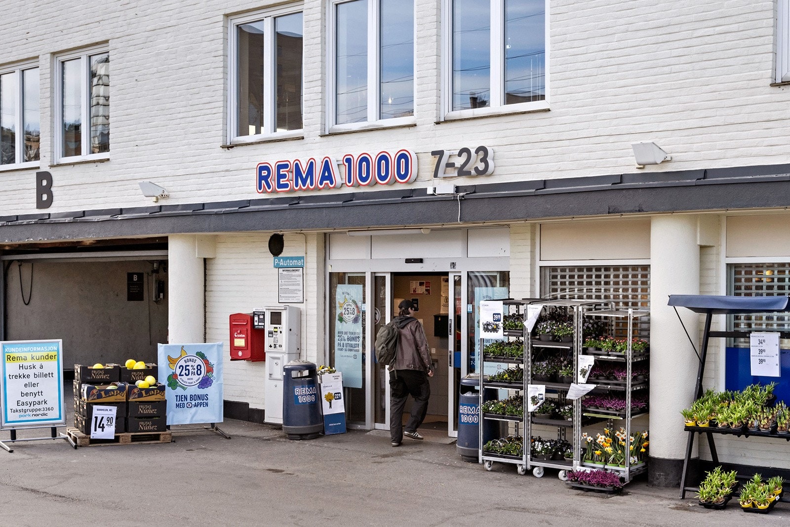 Rema 1000 ligger kun noen 100 meter fra boligen Galleribilde