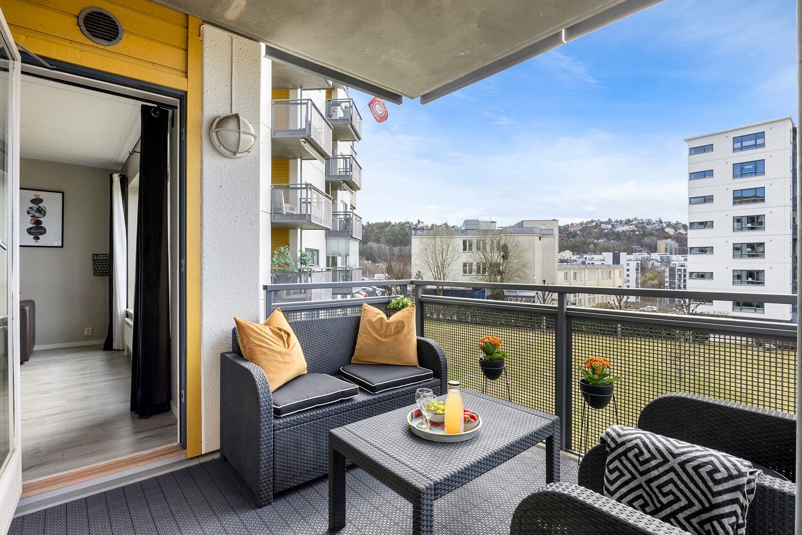 Balkongen er på ca. 7 kvm Galleribilde