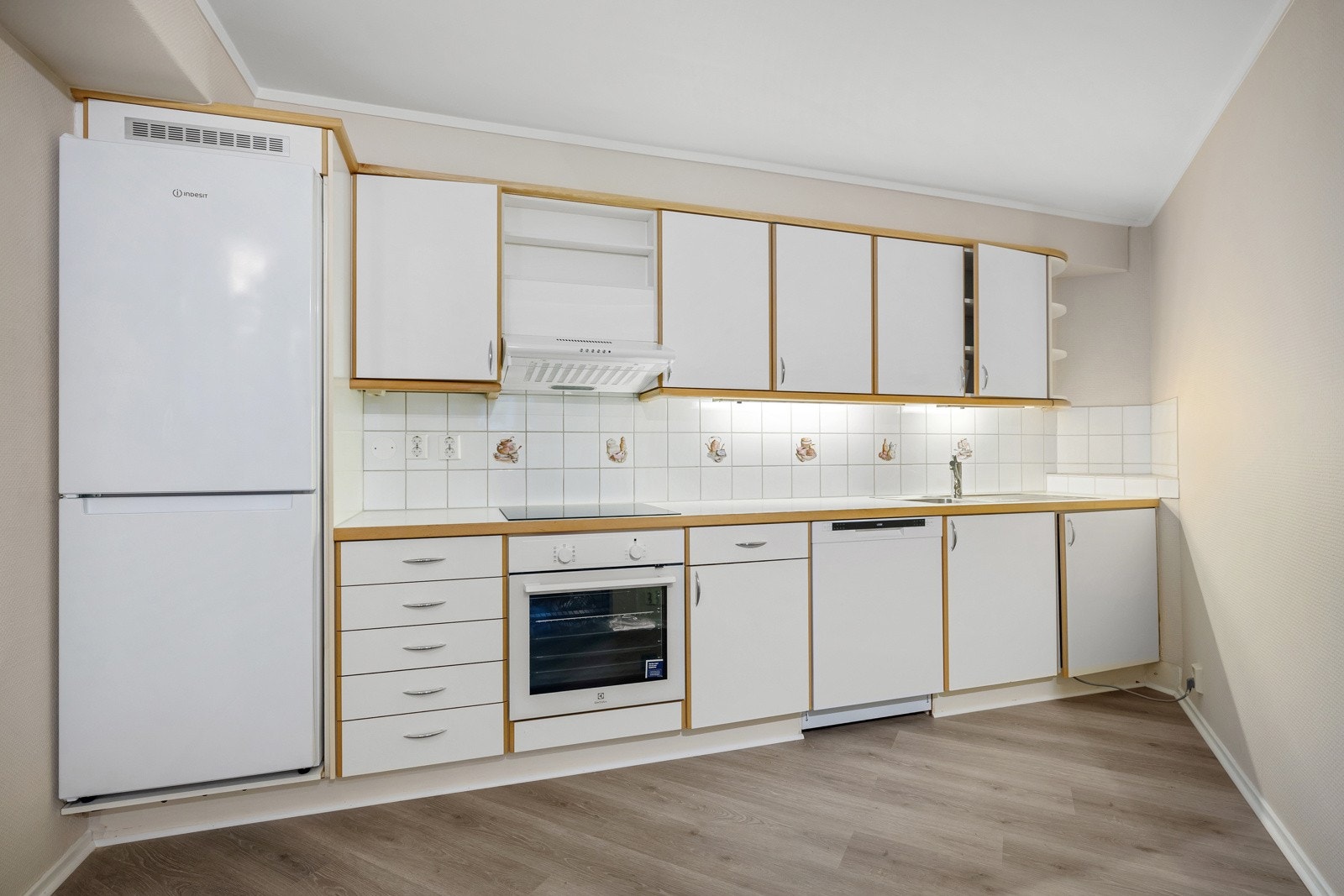 Kjøkken i innredet del i u-etasje. Galleribilde