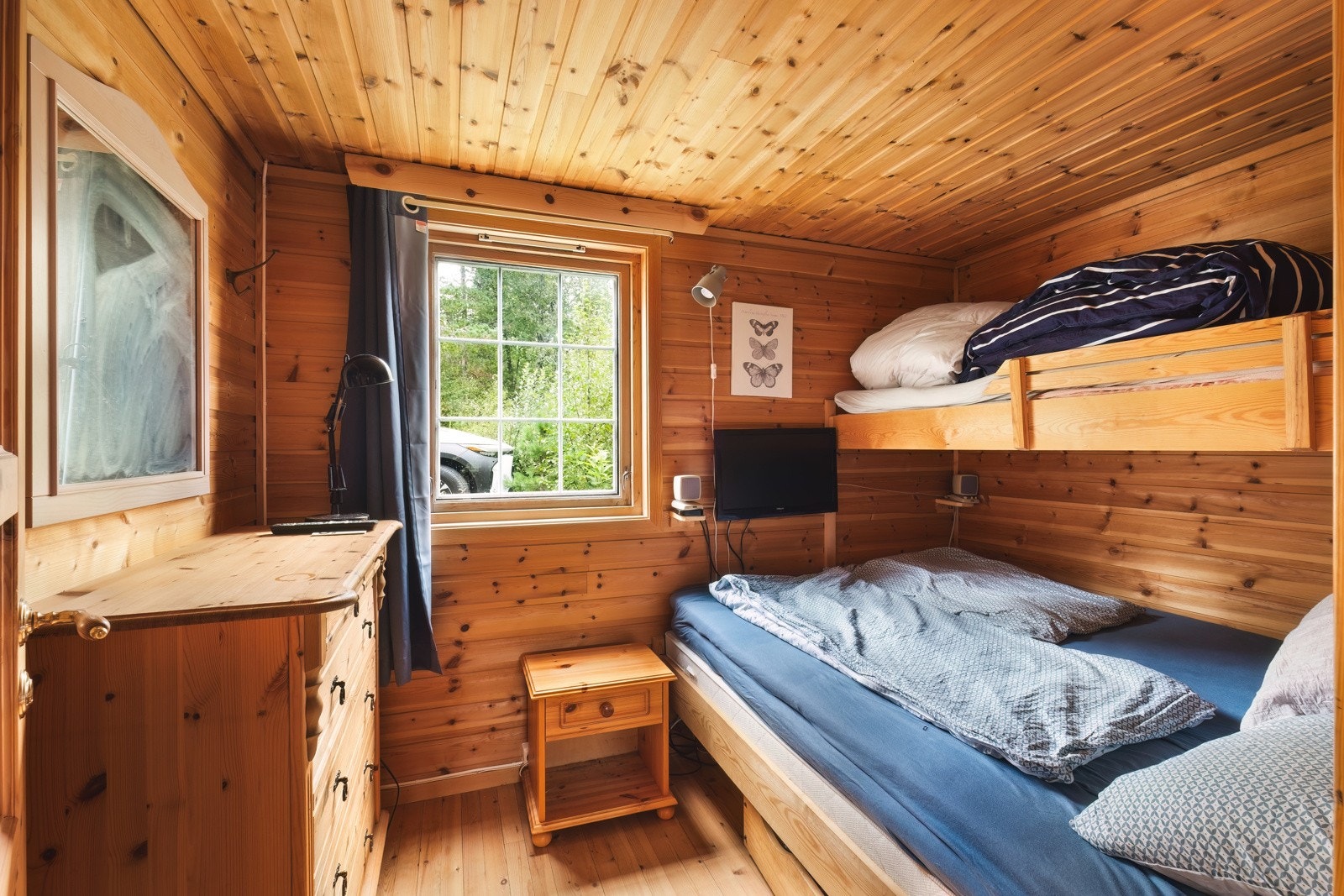 Romslige soverom med rikelig plass til både kommode, nattbord og køyeseng. Galleribilde