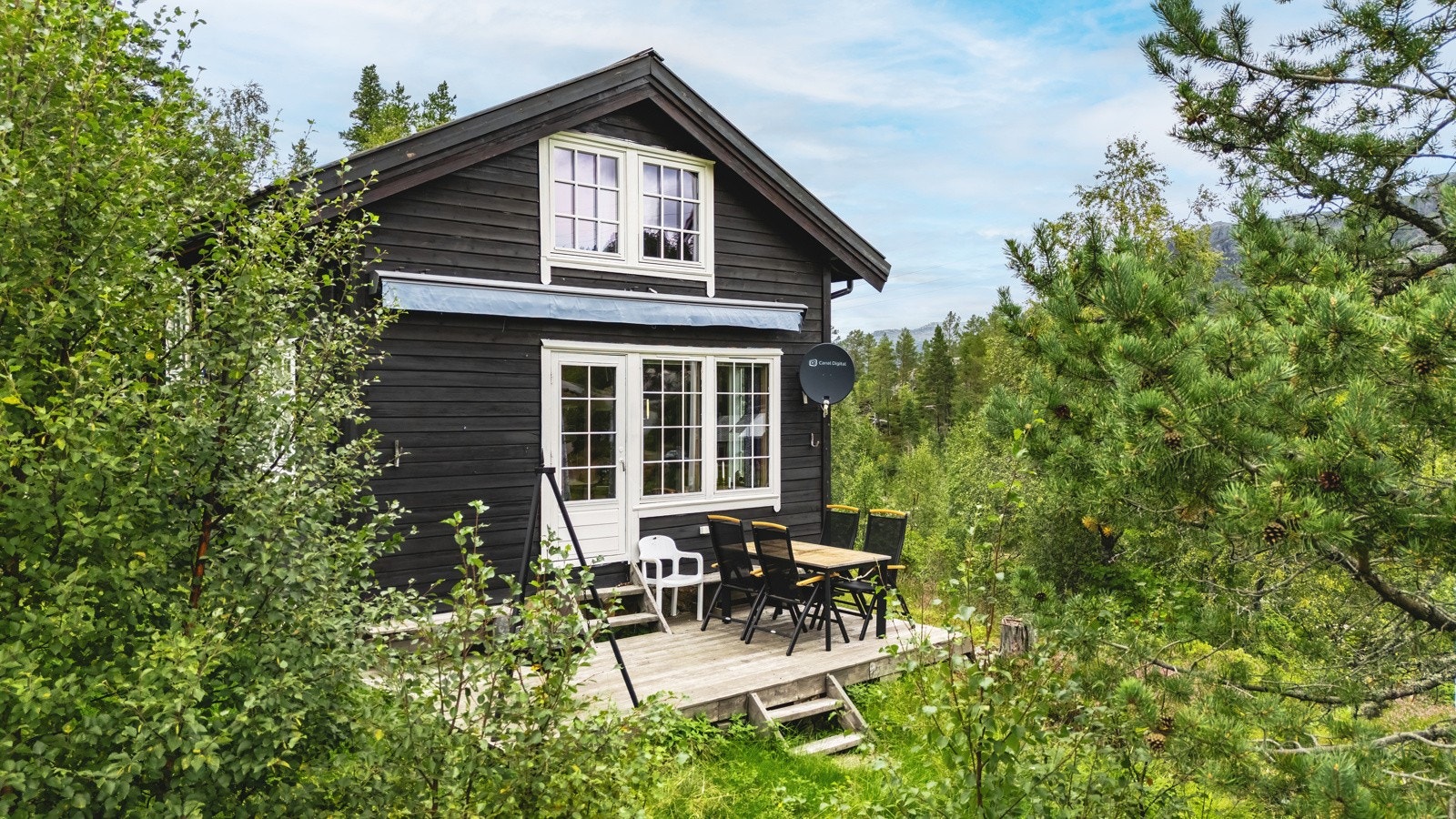 Sjarmerende fritidseiendom i naturskjønne omgivelser. Galleribilde