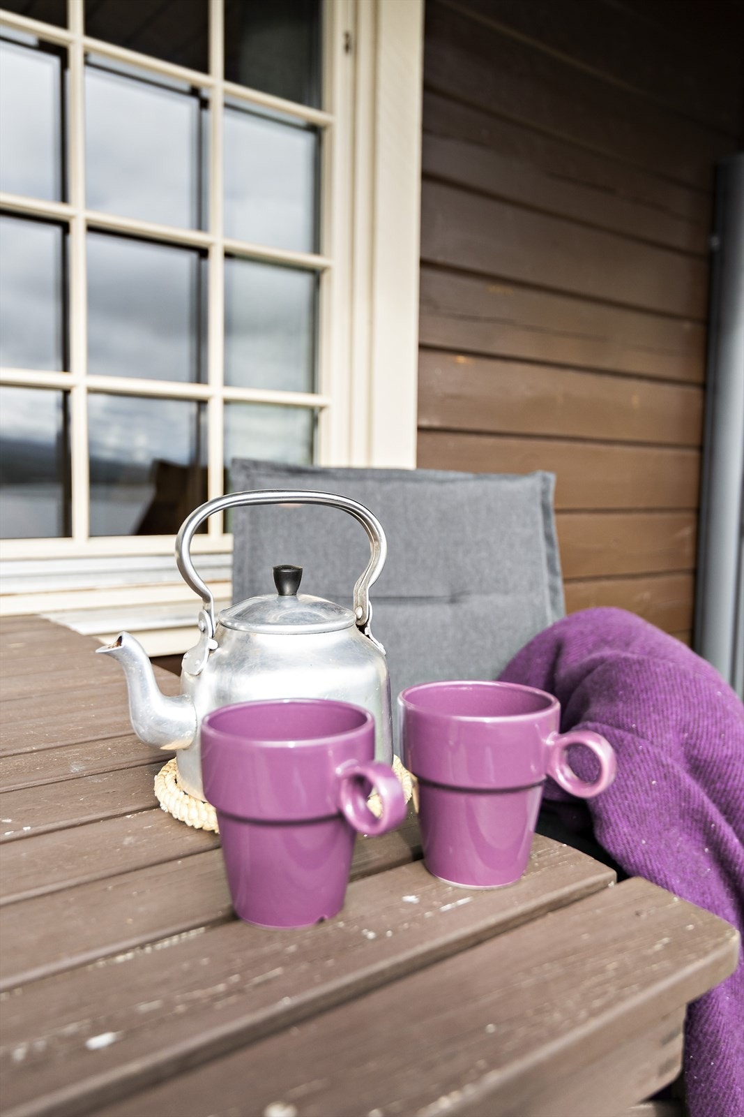 Du koser deg gjerne med en god bok og noe varmt i koppen. Galleribilde