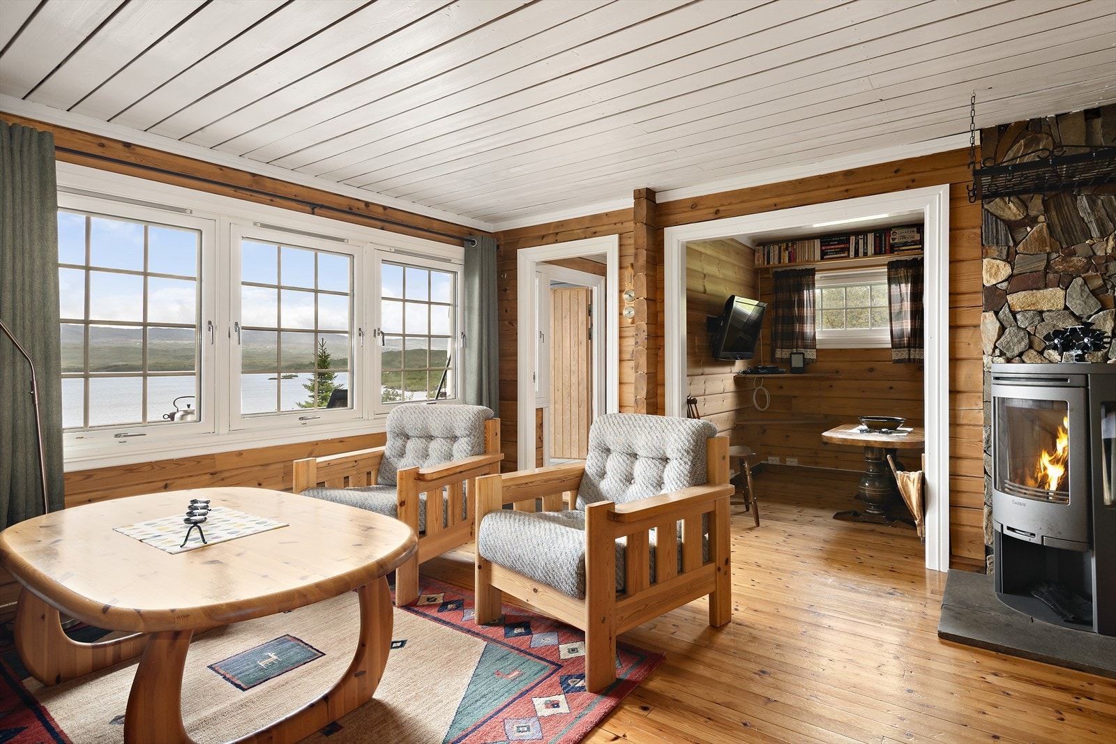 Like ved stua finner du en huk som er innredet som lesekrok/tv-stue. Galleribilde