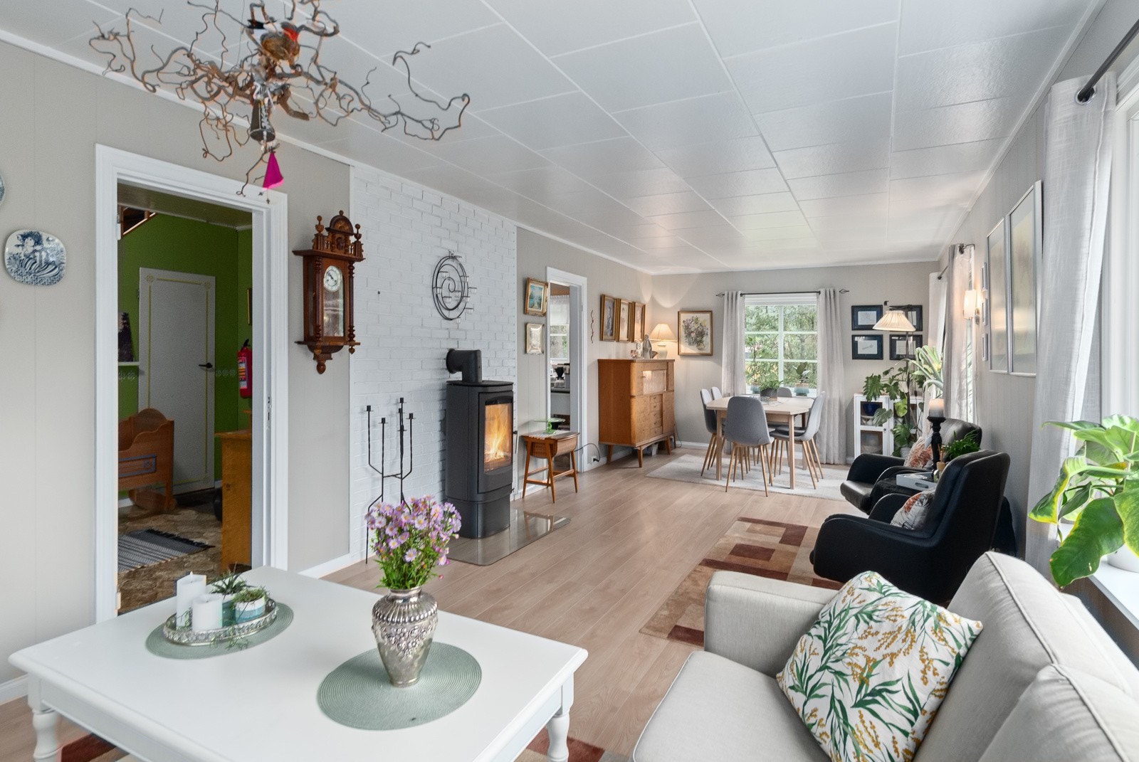 Vedovn i stuen. Galleribilde