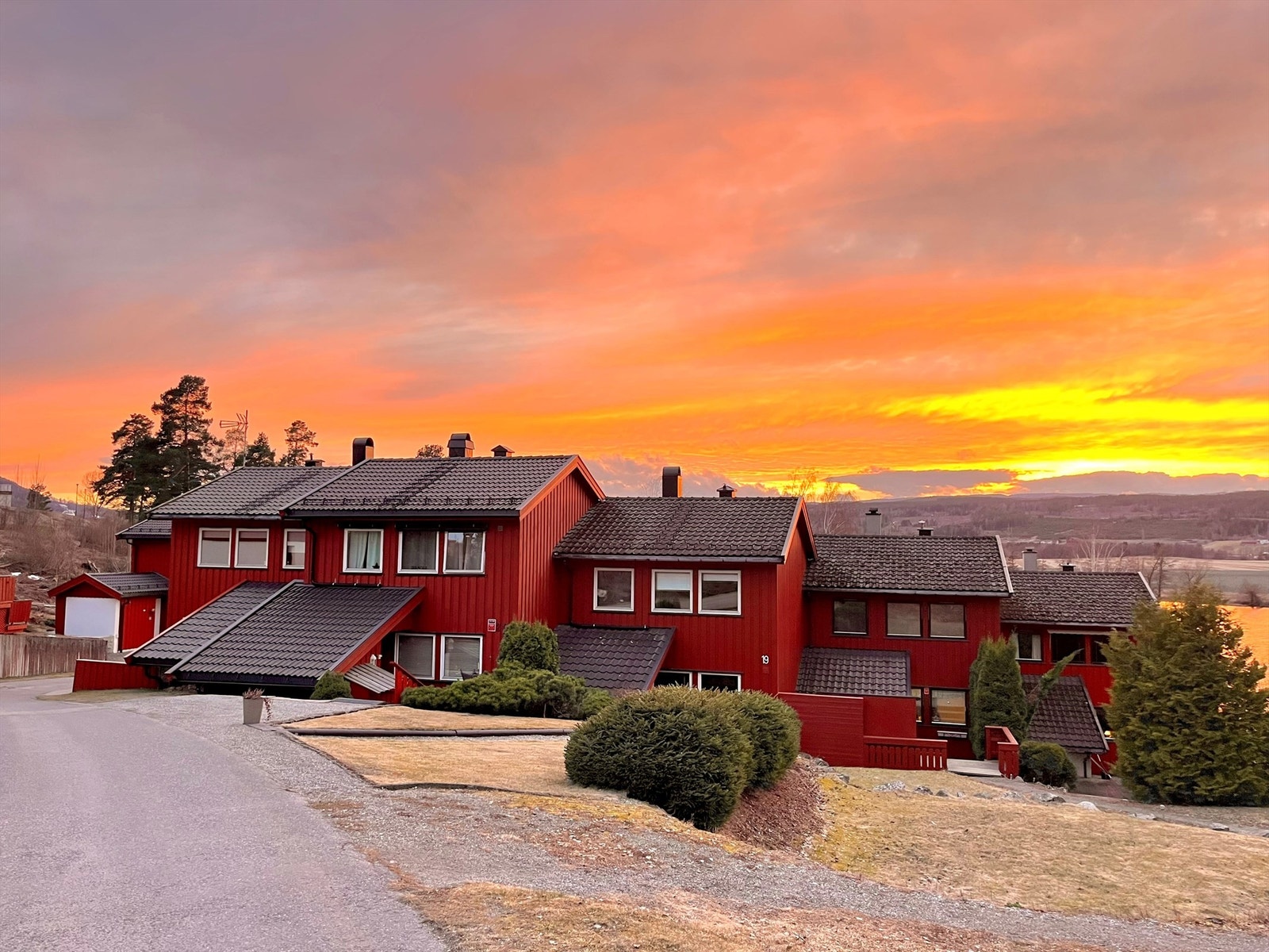 Flotte tur- og sykkelmuligheter langs Eikeren, samt kort vei til Sundhaugen badeplass Galleribilde