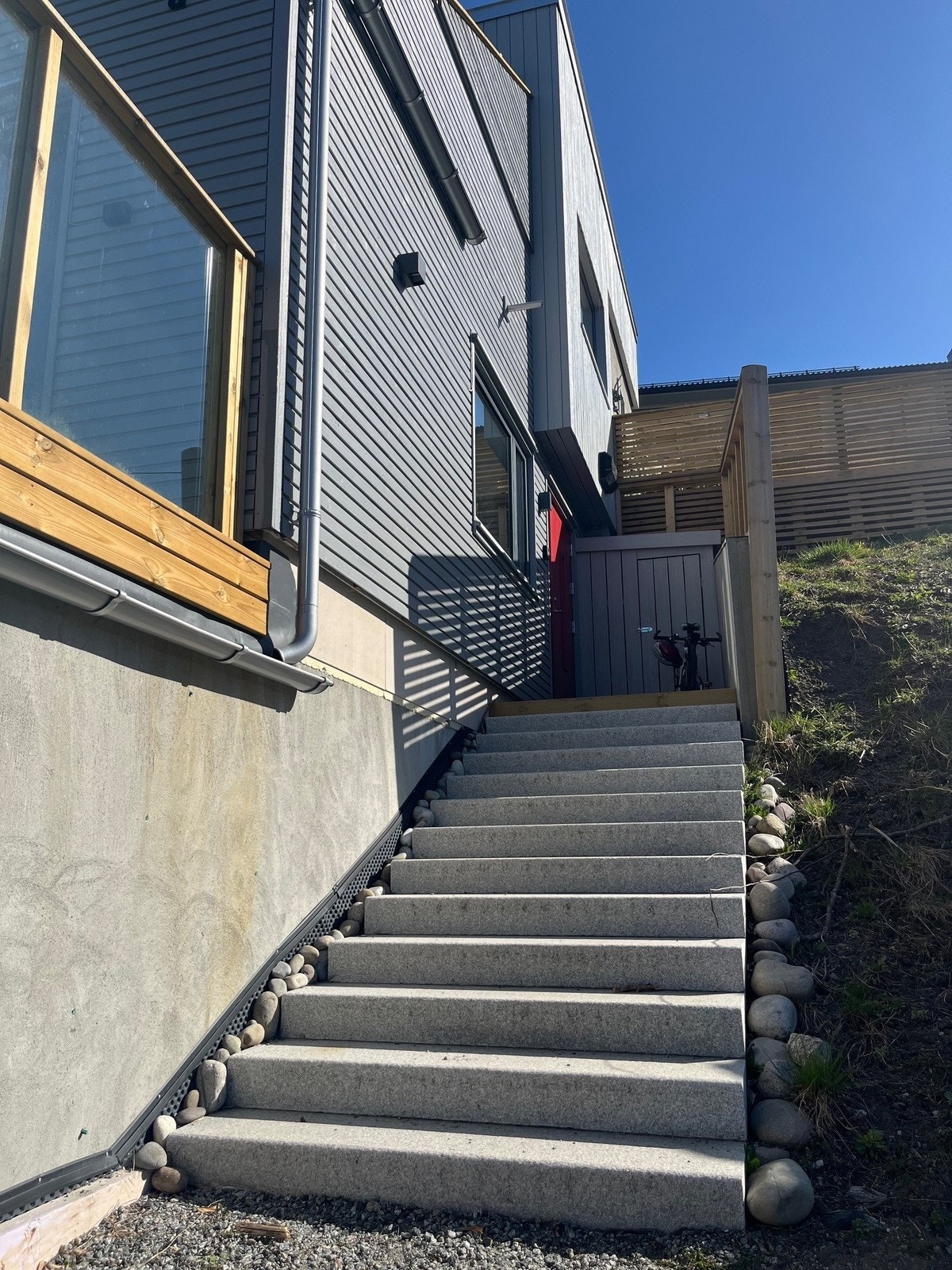 Egen inngang og utebod til oppbevaring Galleribilde