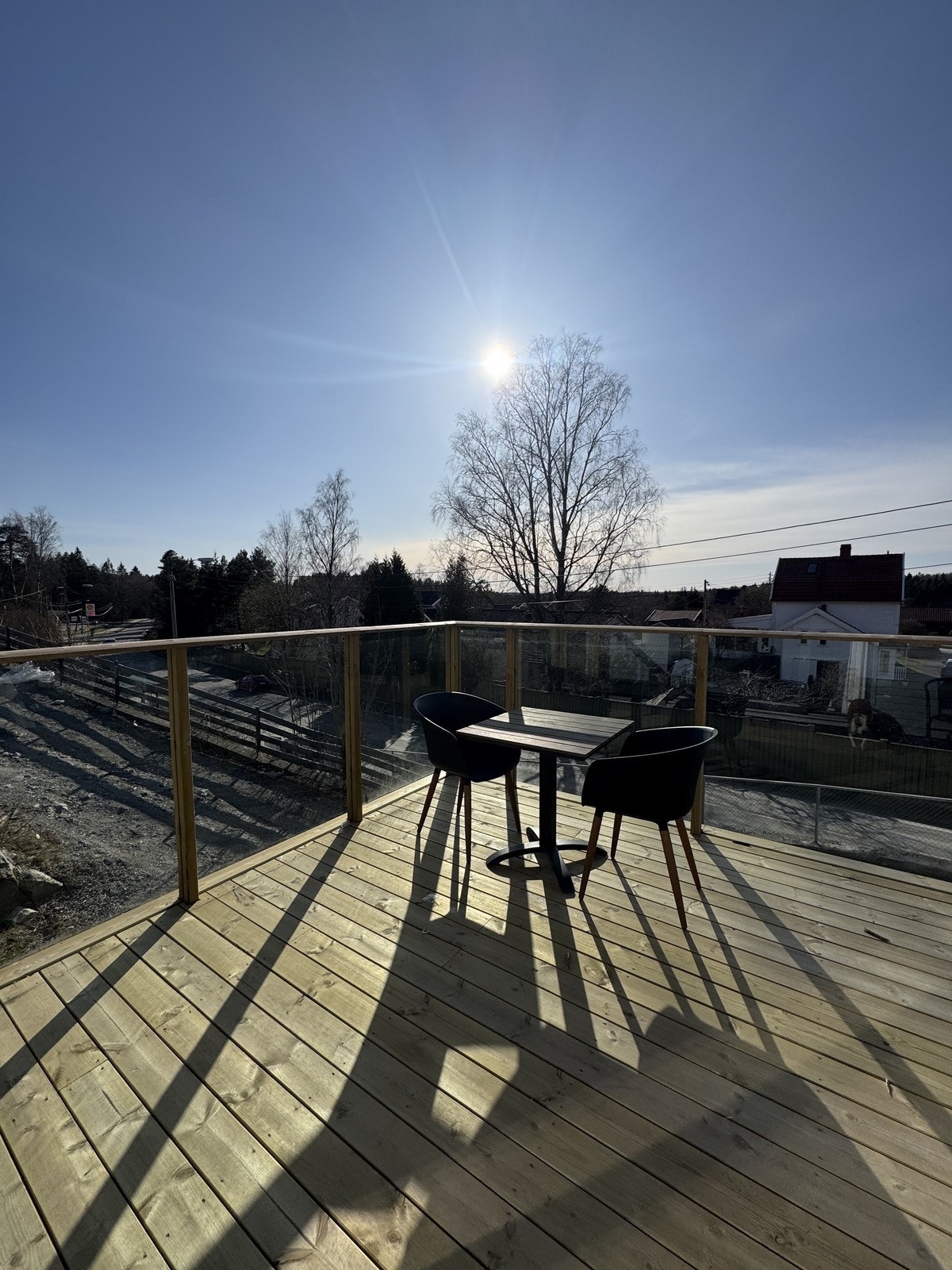 Stor og solrik balkong Galleribilde