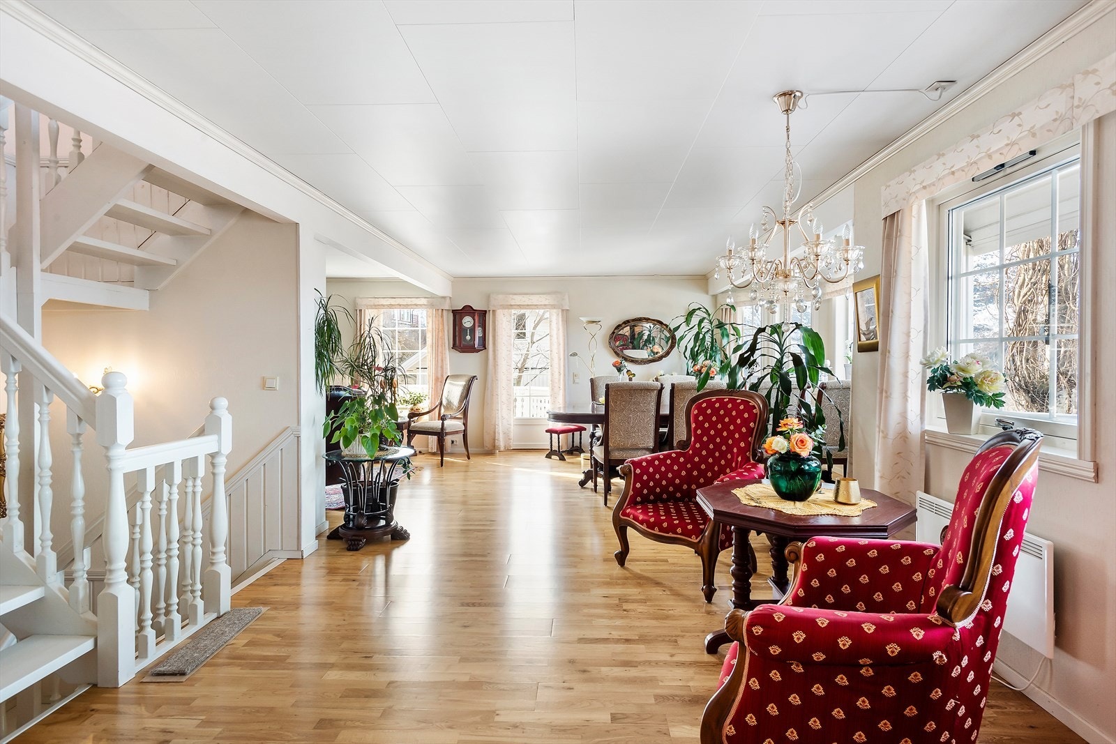 Stua har utgang til 2 verandaer. Galleribilde
