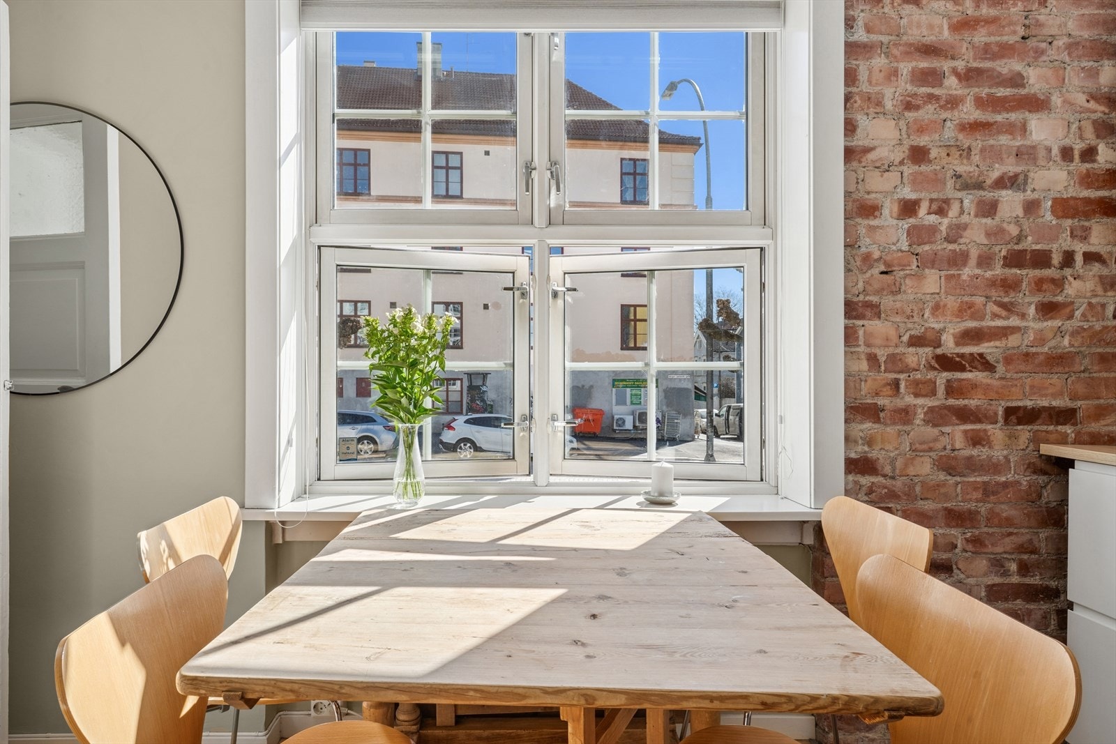 Nyt omgivelsene fra kjøkkenet. Galleribilde