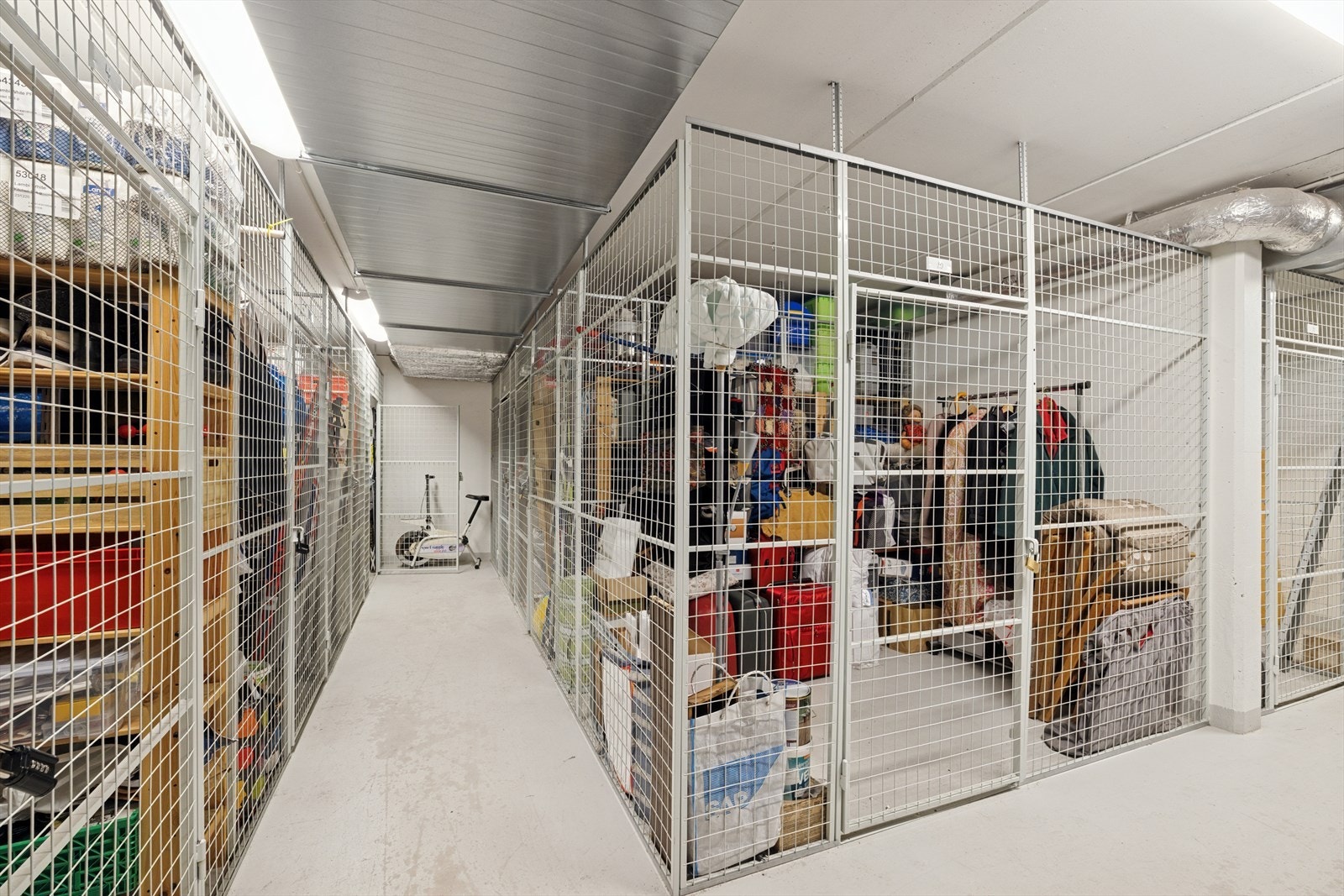 Romslig kjellerbod på ca. 5,5 m². Galleribilde