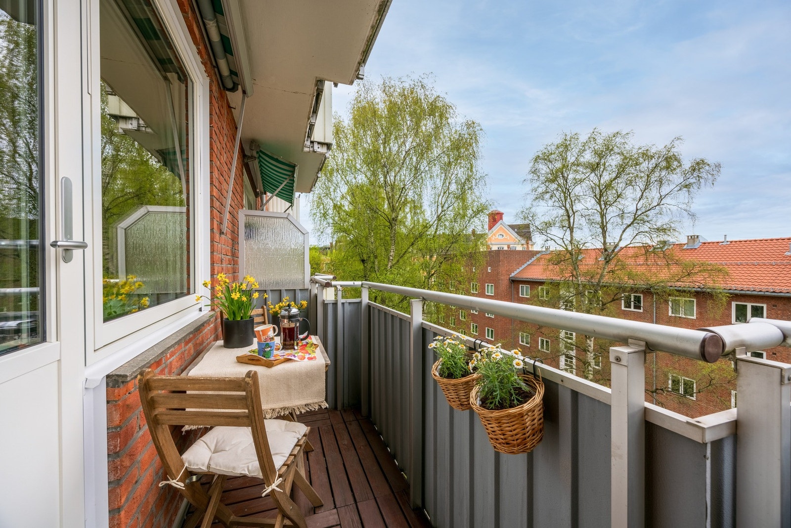 Leiligheten har en flott balkong på 5 kvm med åpent og luftig utsyn. Galleribilde