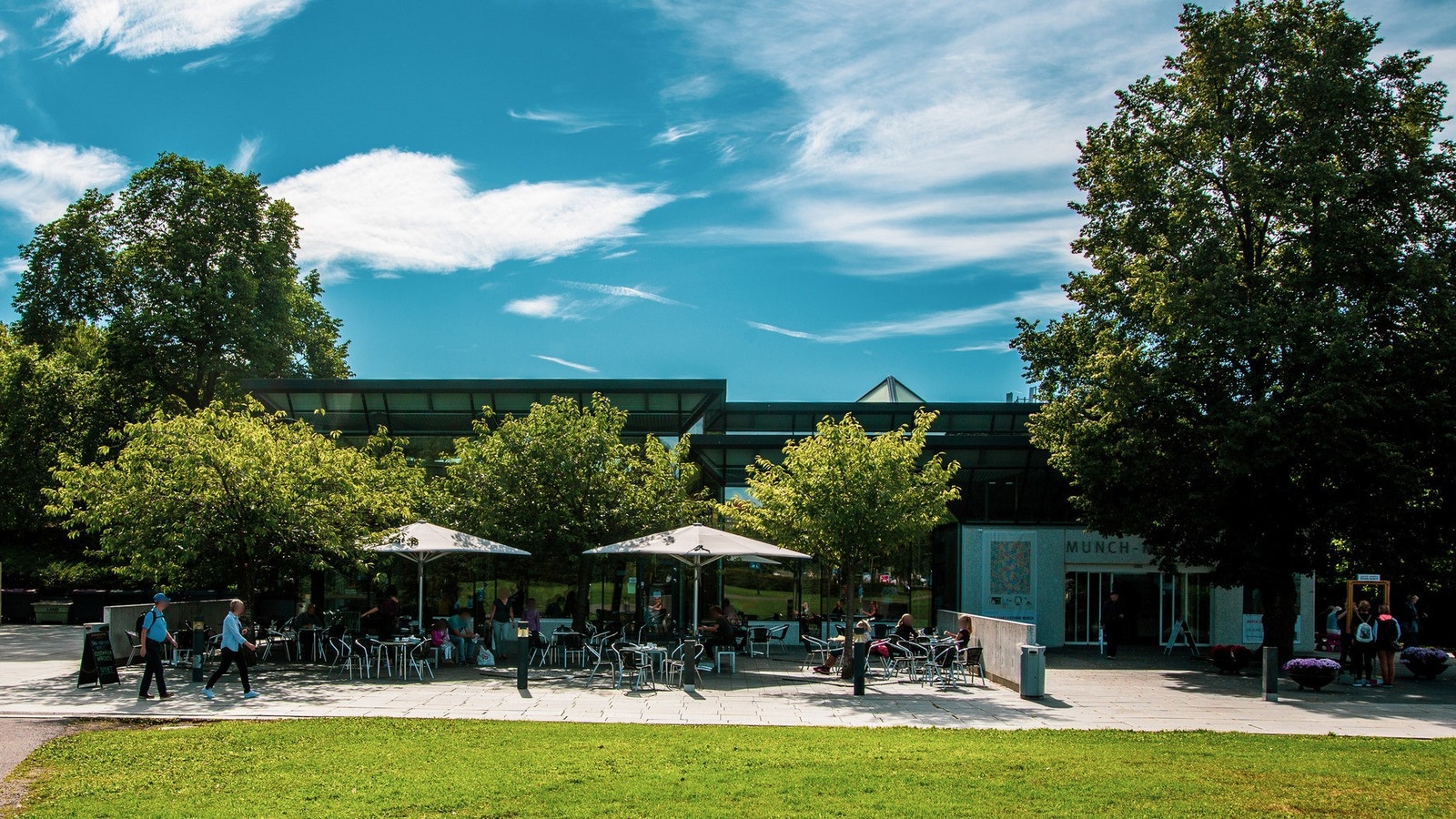 På Gamle Munch kafé som ligger like rundt hjørnet, finner du digg kaffe og en matbit. Galleribilde