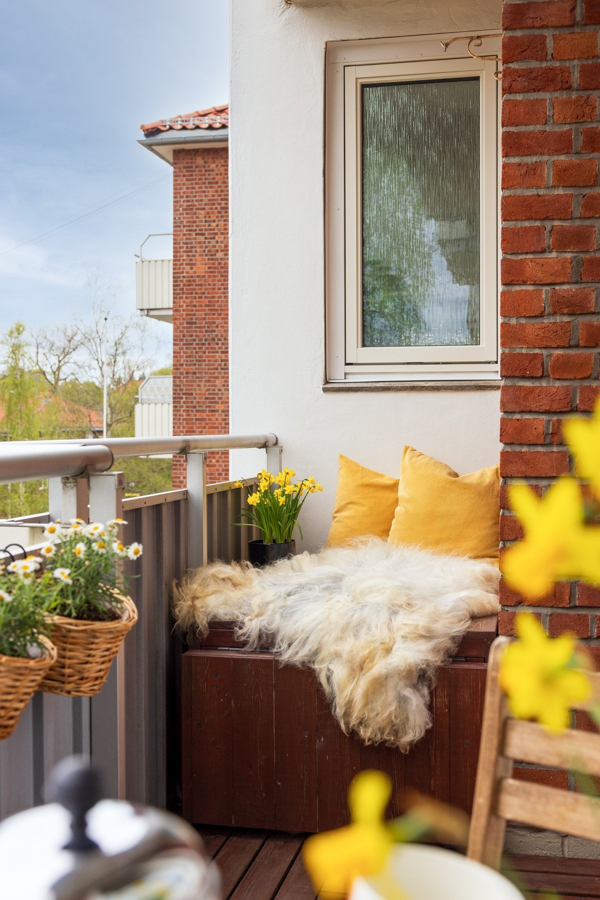 Den plassbygde solkroken på balkongen er superpraktisk, med en klaff som kan slås opp for solseng-funksjon. Galleribilde