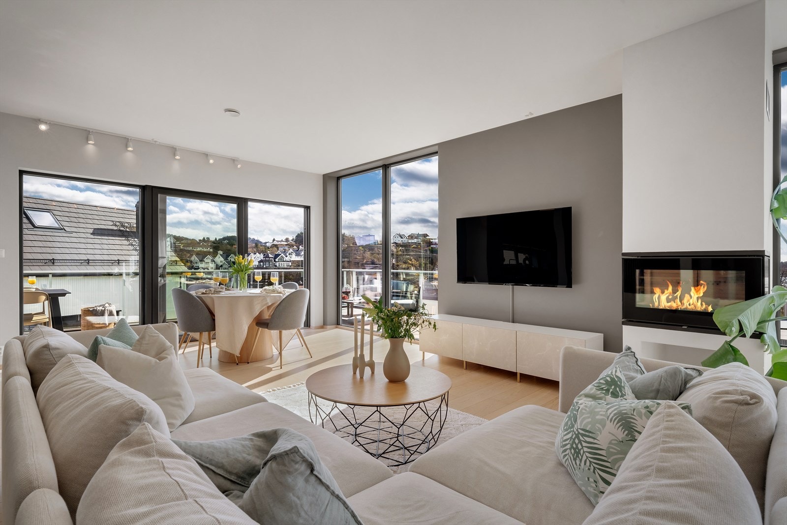 - Totalt BRA-i på 142m² fordelt over 3 plan, med en praktisk og familievennlig planløsning - Galleribilde