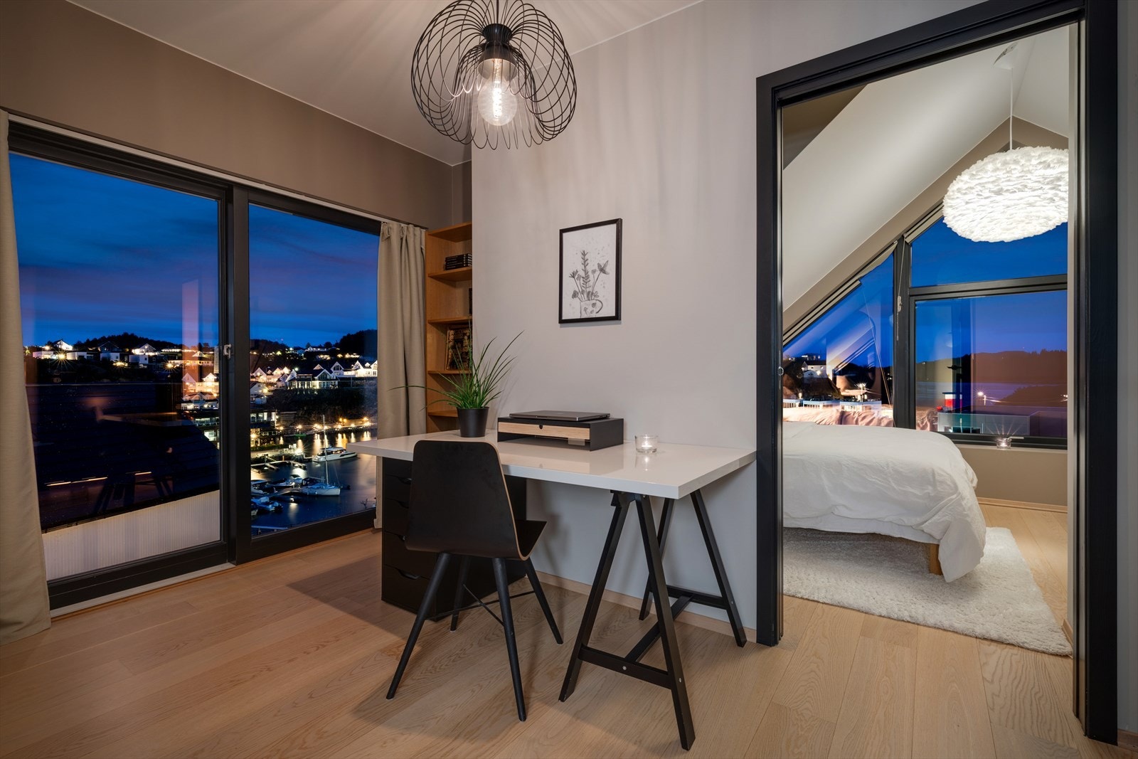 - Loftsetasjen inneholder loftstue, soverom, bad og kott - Galleribilde