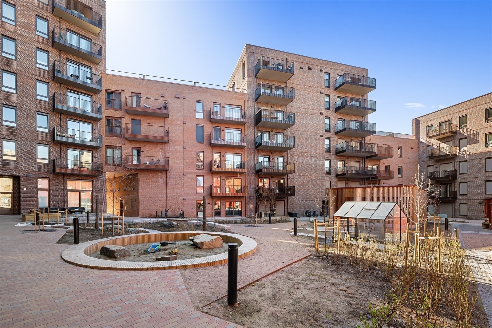 Koselig bakgård Galleribilde