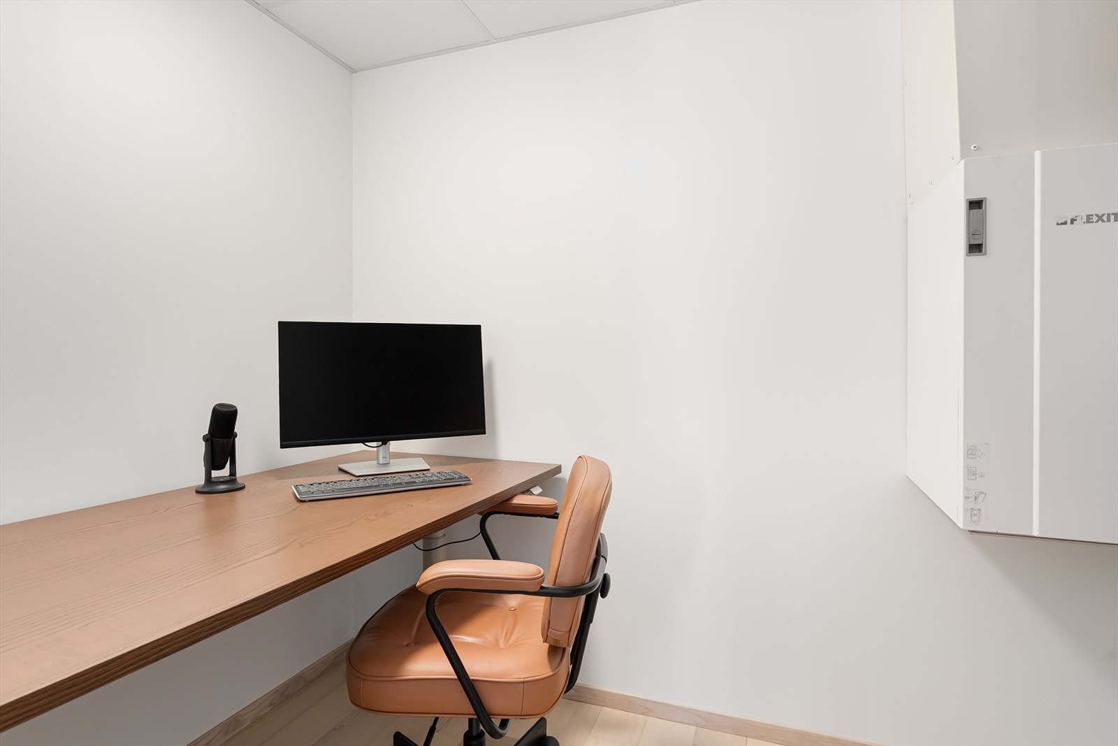 Teknisk rom hvor man kan lage walk-in-closet eller kontor Galleribilde