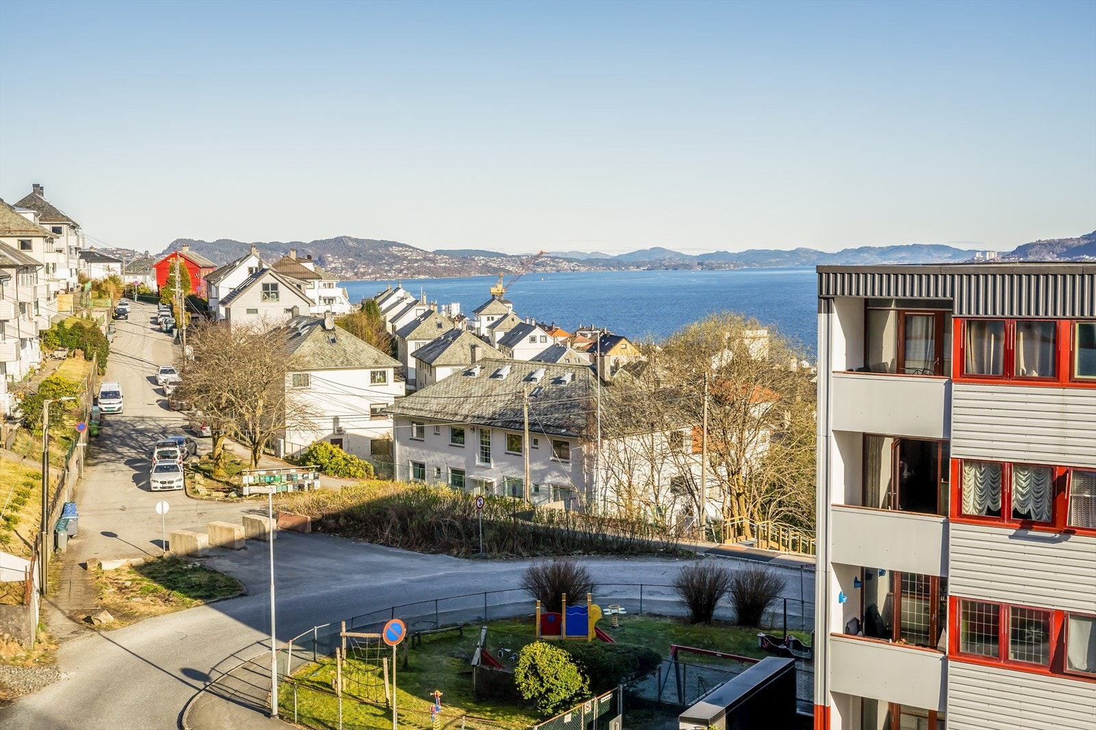 Fra boligen er et fin utsikt til innseilingen til Bergen sentrum. Galleribilde