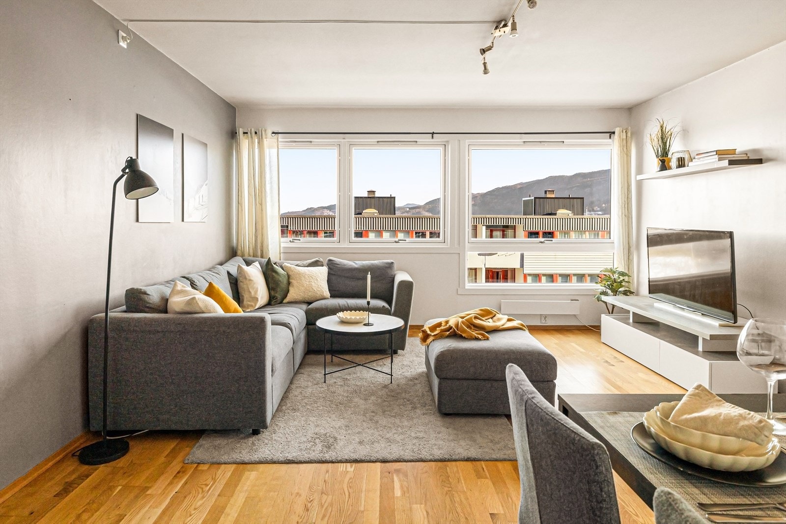 Likte du denne boligen? Kontakt megler Laila Flinterud for visning, evt. book deg inn på annonsert visning. Velkommen! Galleribilde