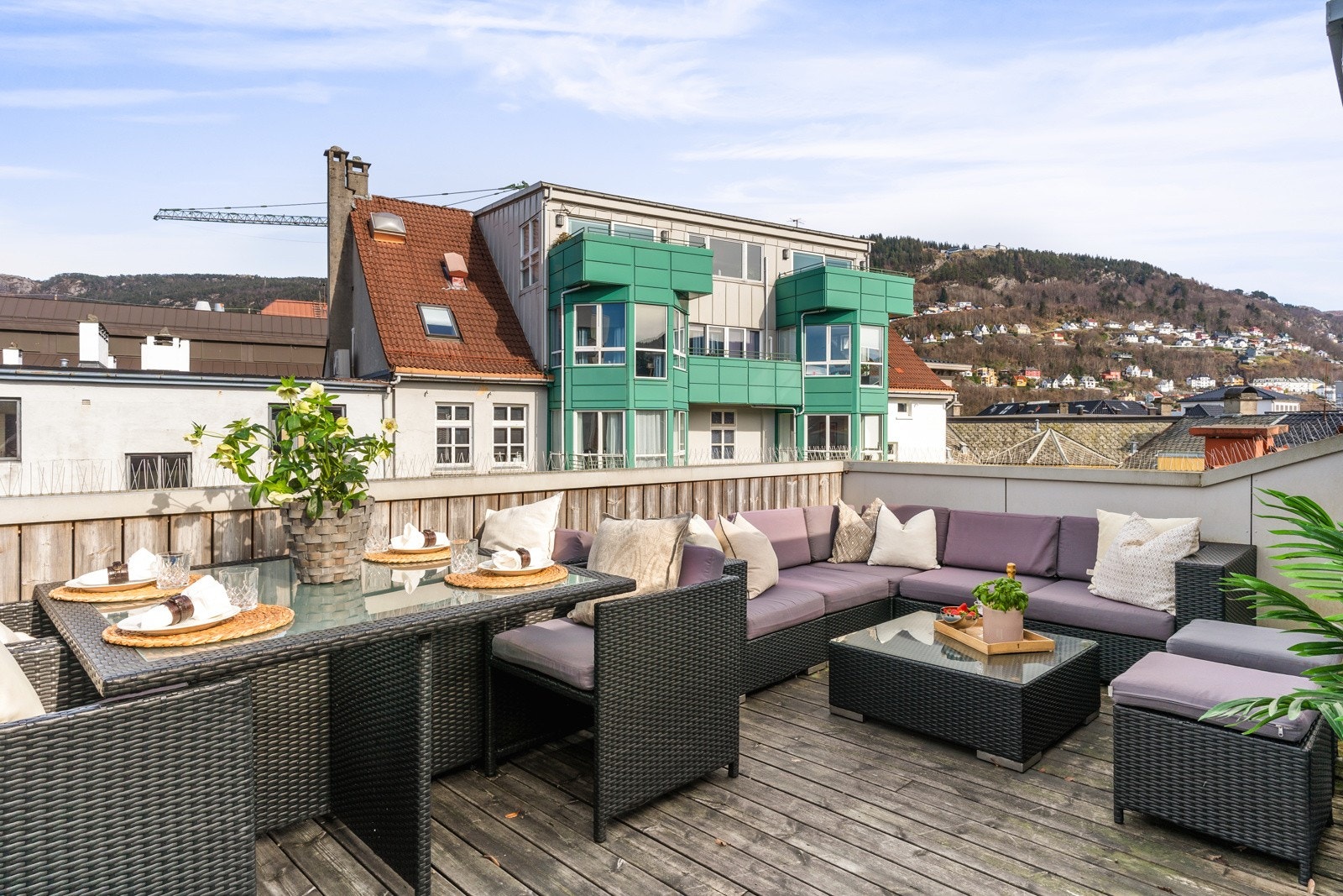 Aksjelaget har felles takterrasse på 25 kvm med fullverdig kjøkken og enkel adkomst fra leiligheten. Galleribilde