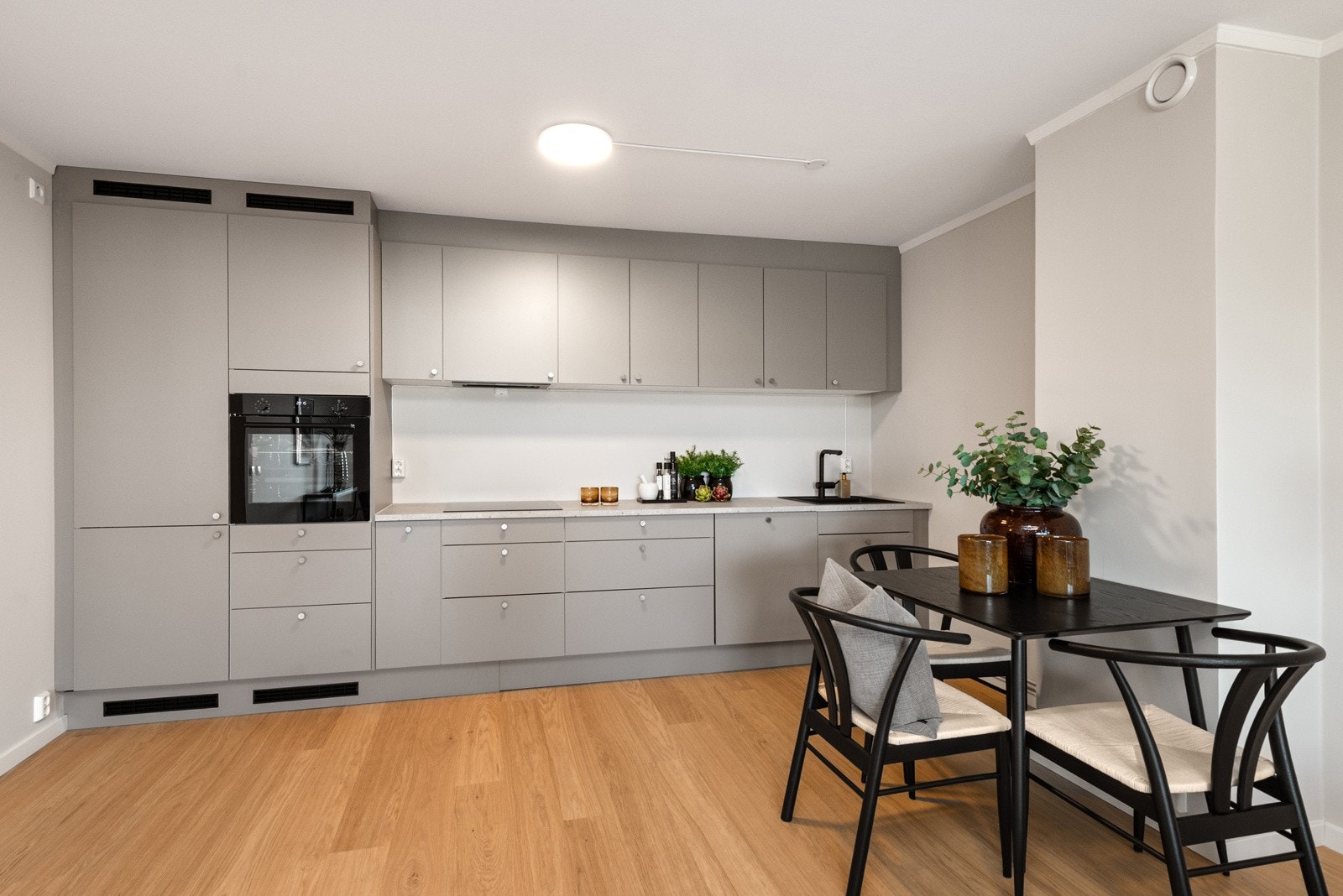 Godt med skap og benkplass Galleribilde