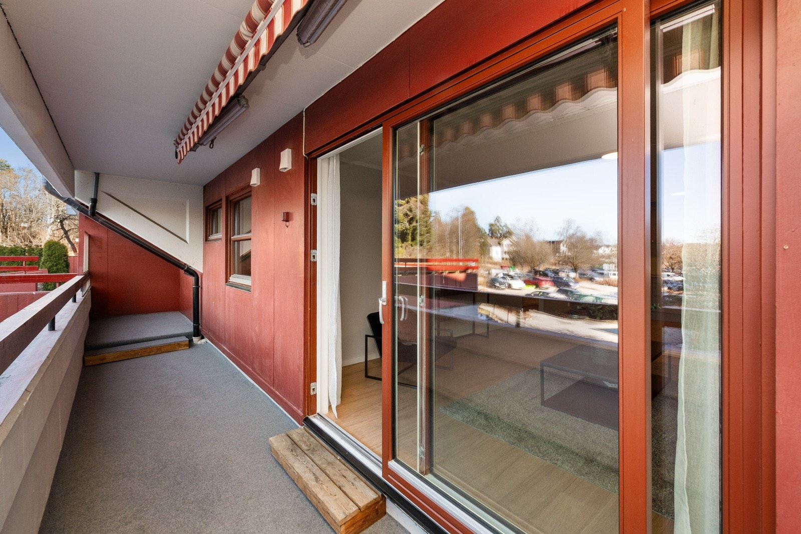 Ca 13 m² vestvendt balkong Galleribilde