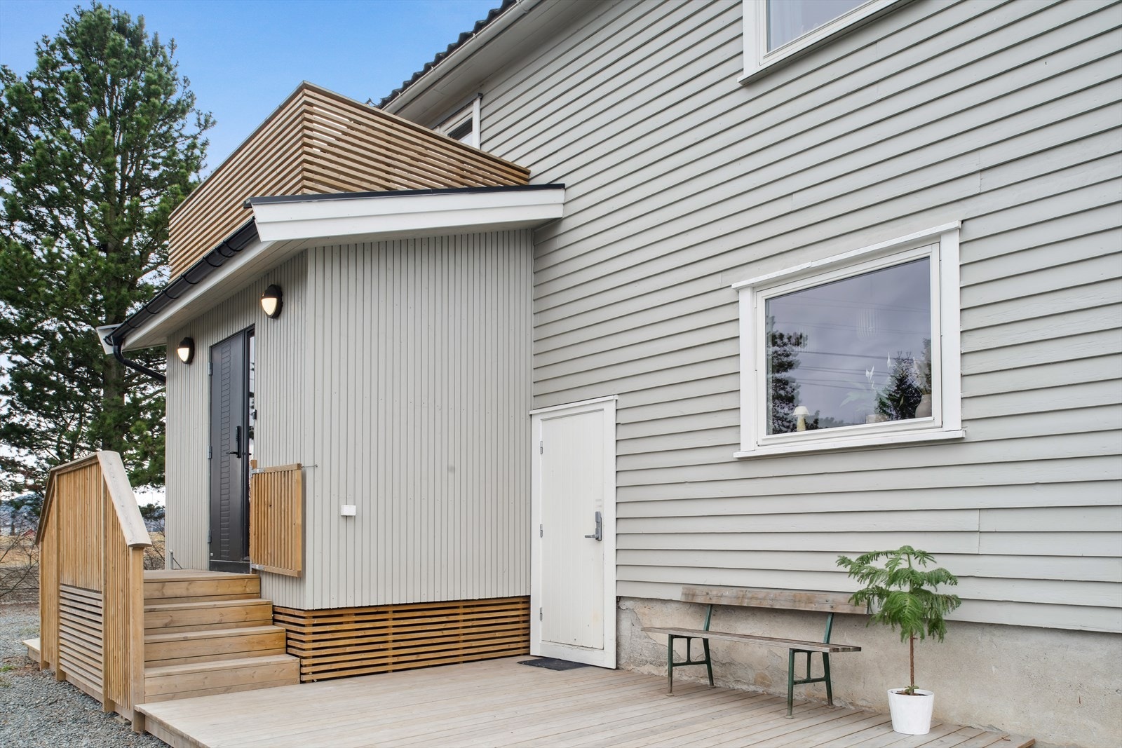 I 2022 ble det etablert et nytt, pent inngangsparti med takterrasse og markterrasser. Galleribilde