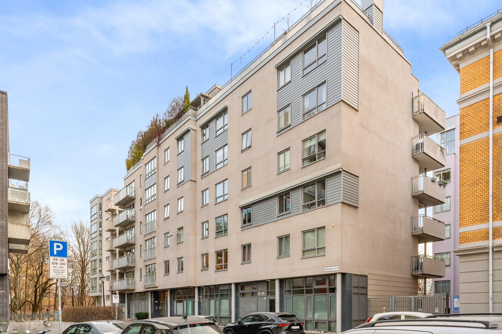 Hauchs gate 7 ligger i en rolig blindgate, i et sentralt og svært ettertraktet område like ved Alexander Kiellands plass. Galleribilde