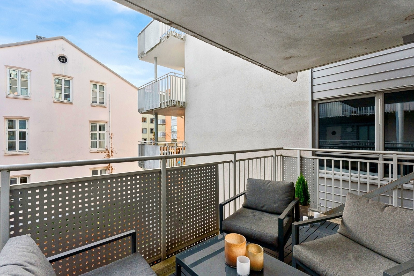 Schultzehaugen har en svært fredfull og idyllisk beliggenhet ved elvebredden mot Akerselva. Galleribilde