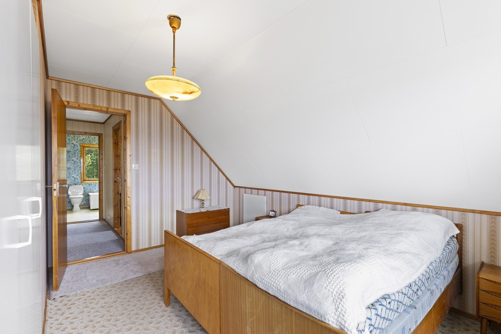 Hovedsoverommet har godt med oppbevaringsplass. Galleribilde