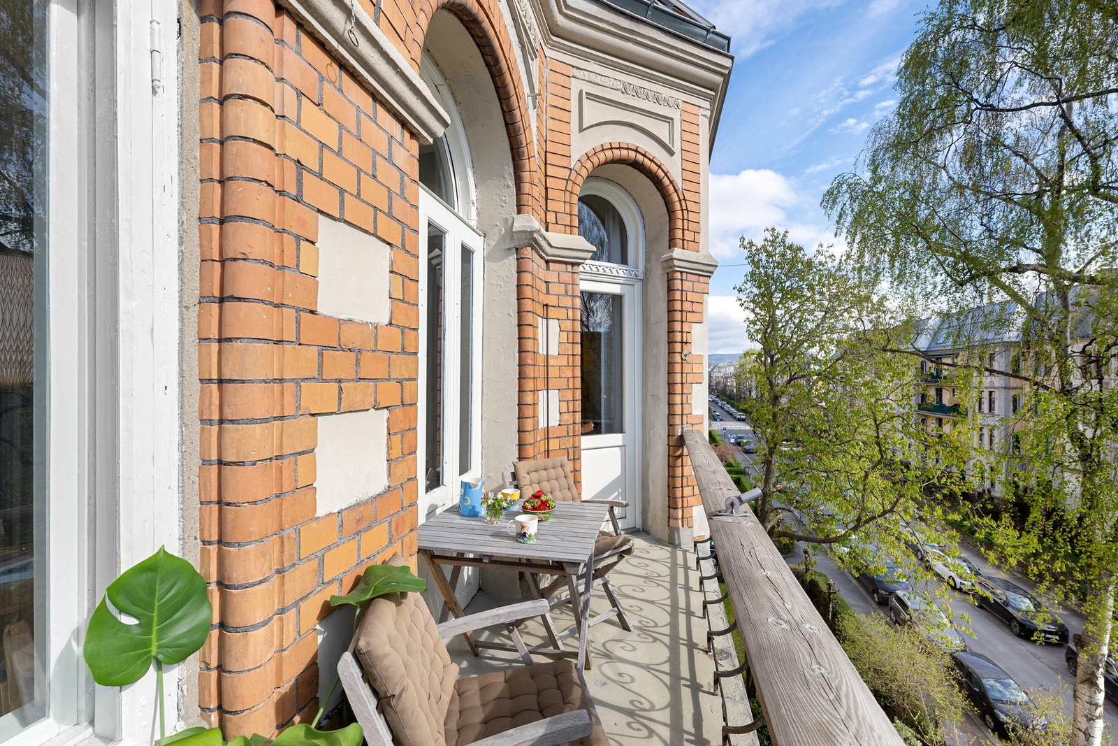 I Oscars gate 73 bor du sentralt omgitt av vakre grønne forhager og fuglekvitter. Galleribilde