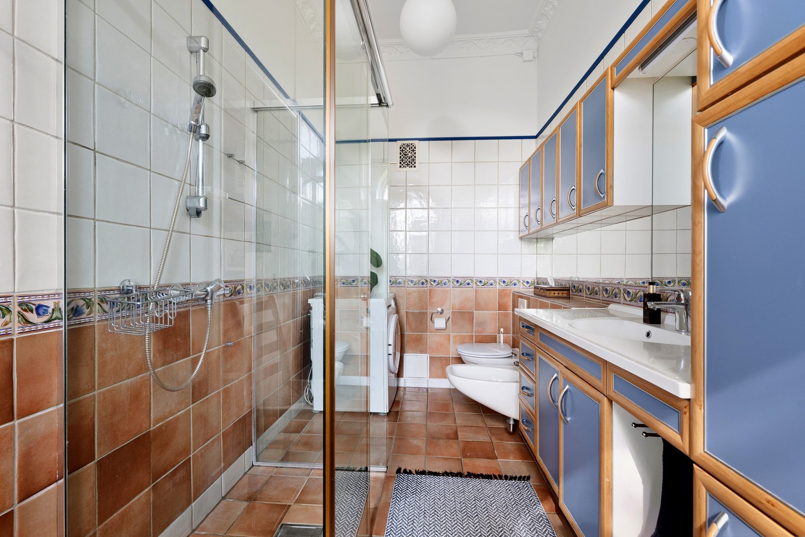 Badet har opplegg for vaskemaskin. Galleribilde