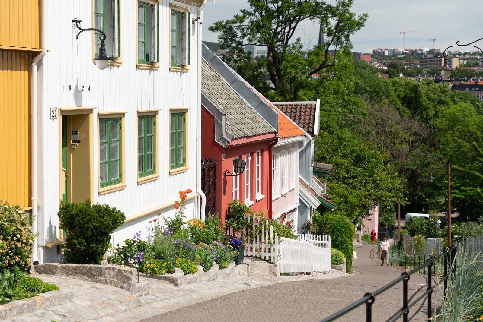 Idylliske Telthusbakken er nærmeste gate-nabo. Galleribilde