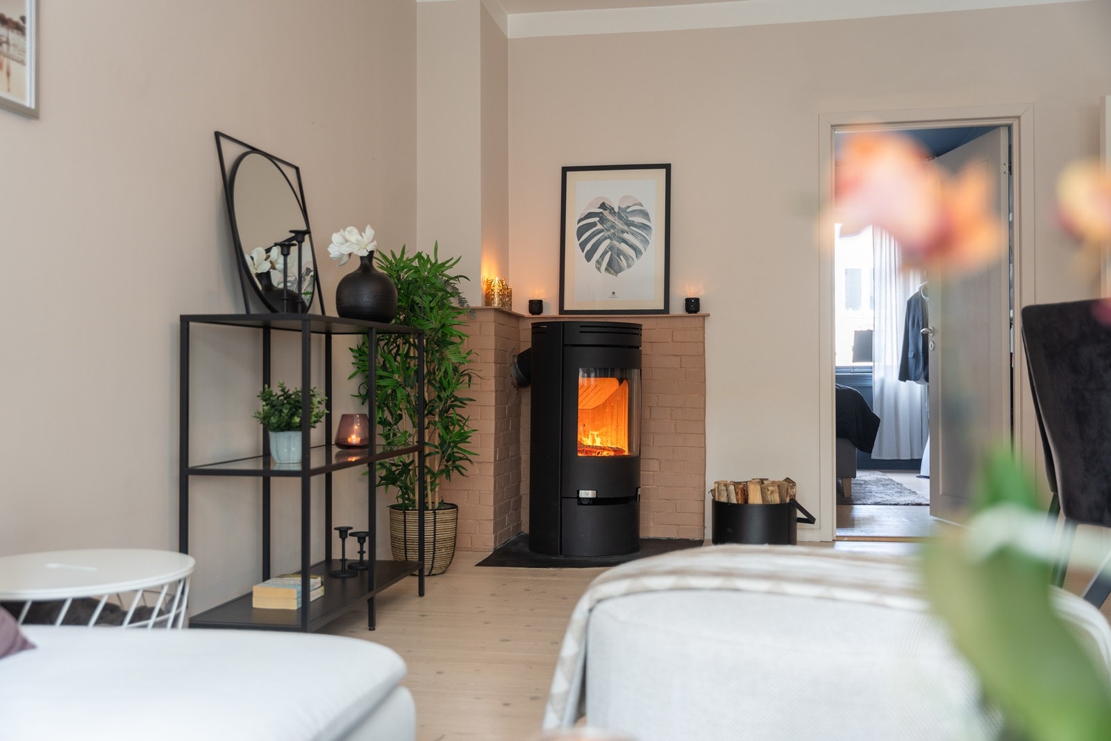 Leiligheten er gjennomgående med godt lysinnslipp fra begge sider. Galleribilde