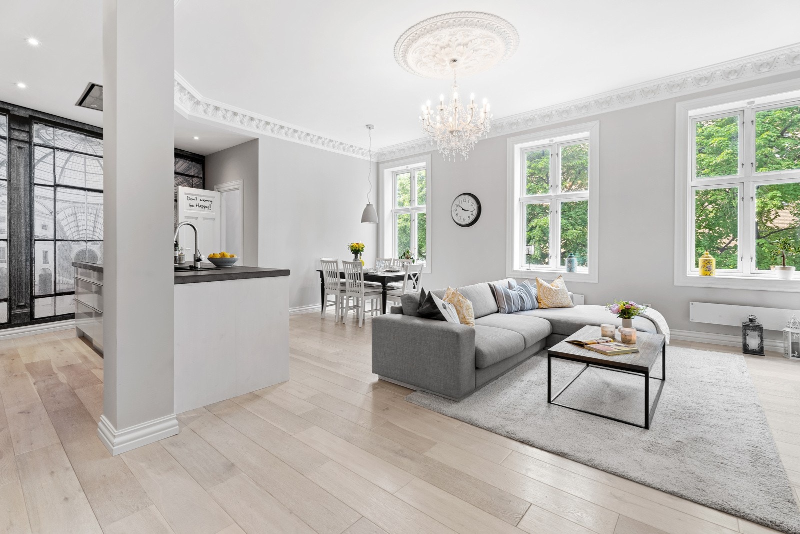 Boligen har praktisk innvendig kott på ca. 1 kvm og bod i kjeller på ca. 9 kvm. Galleribilde