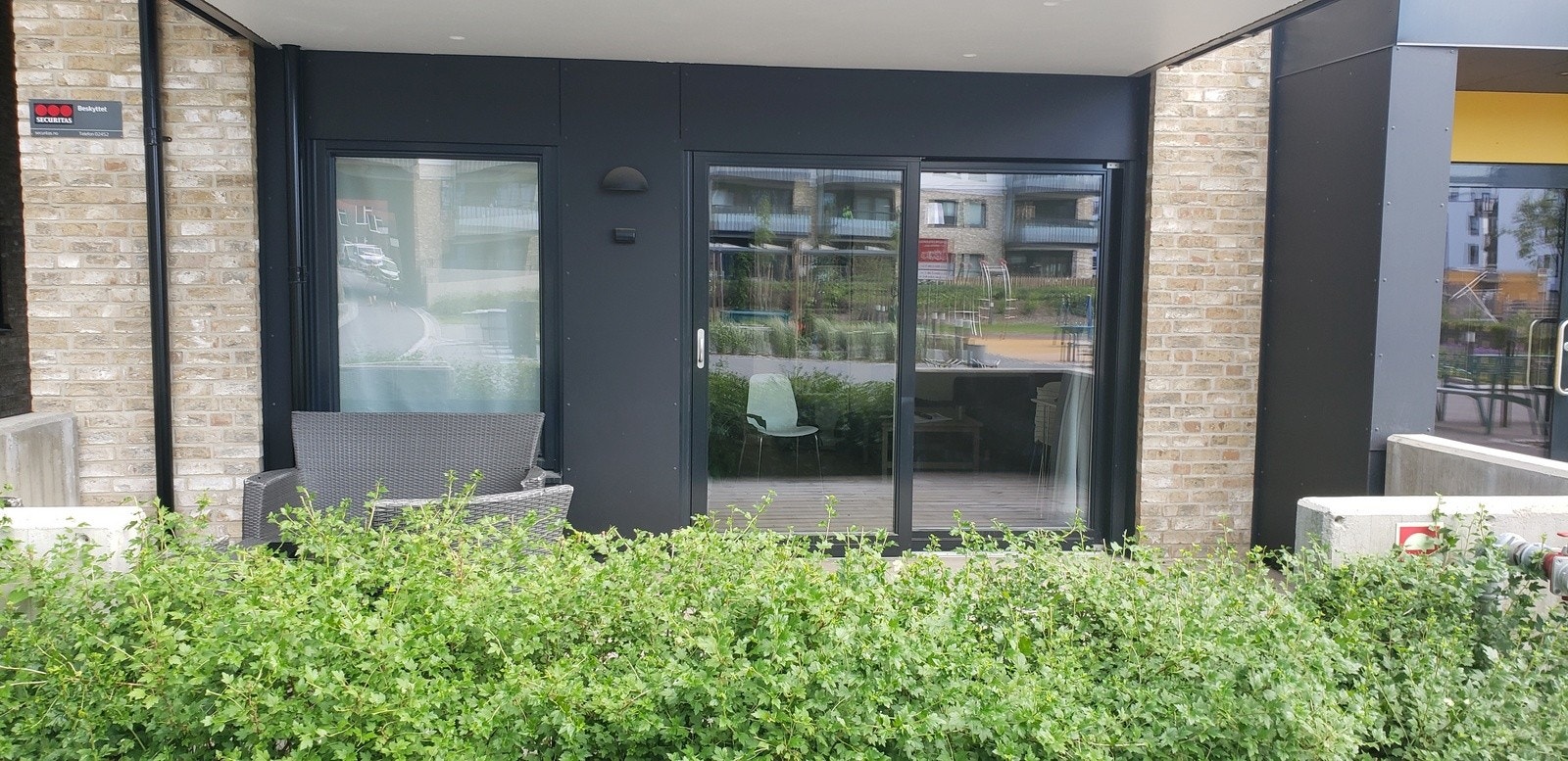 Koselig markterrasse med utgang fra stue Galleribilde