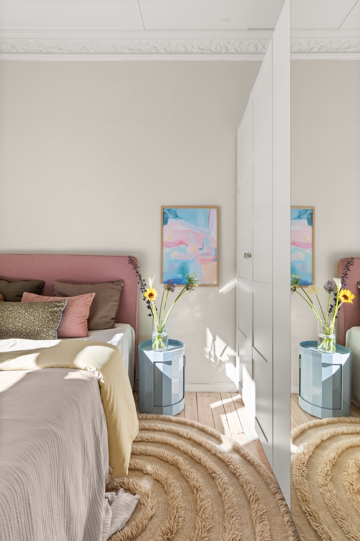 Soverommet har god plass til stor seng og nødvendig garderobe. Rommet er i dag innredet med 140 cm bred seng. Galleribilde