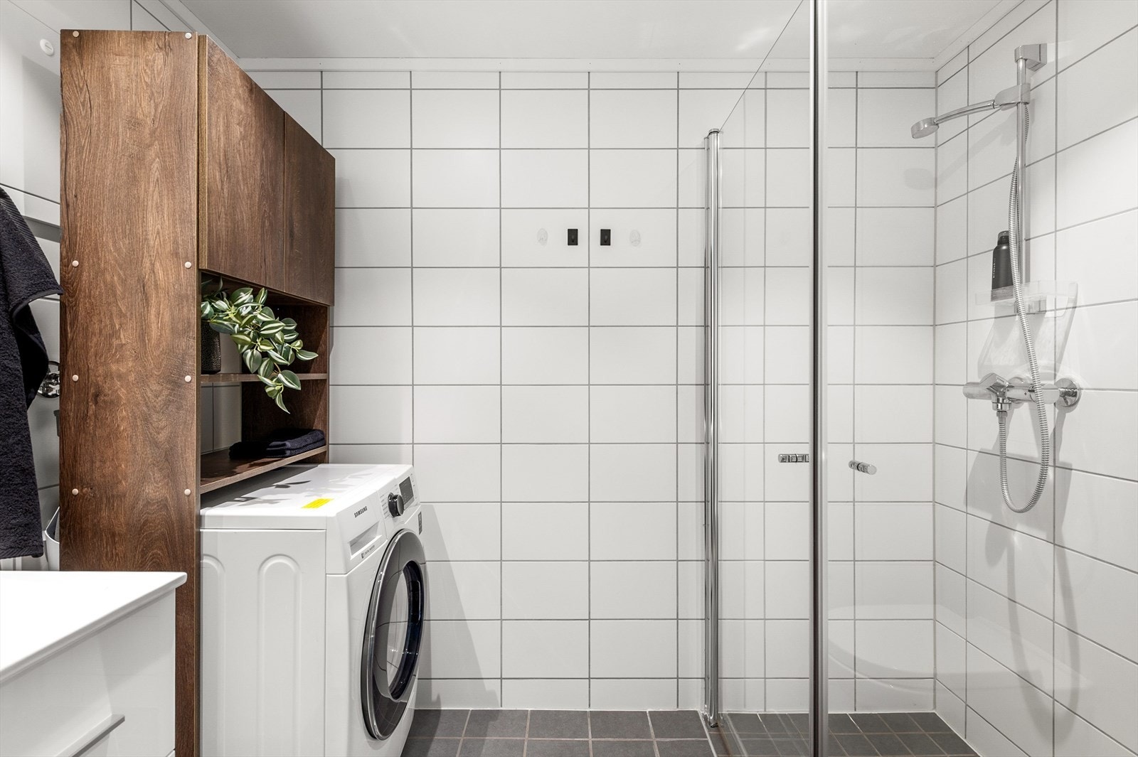 Flislagt baderom med varme i gulv Galleribilde