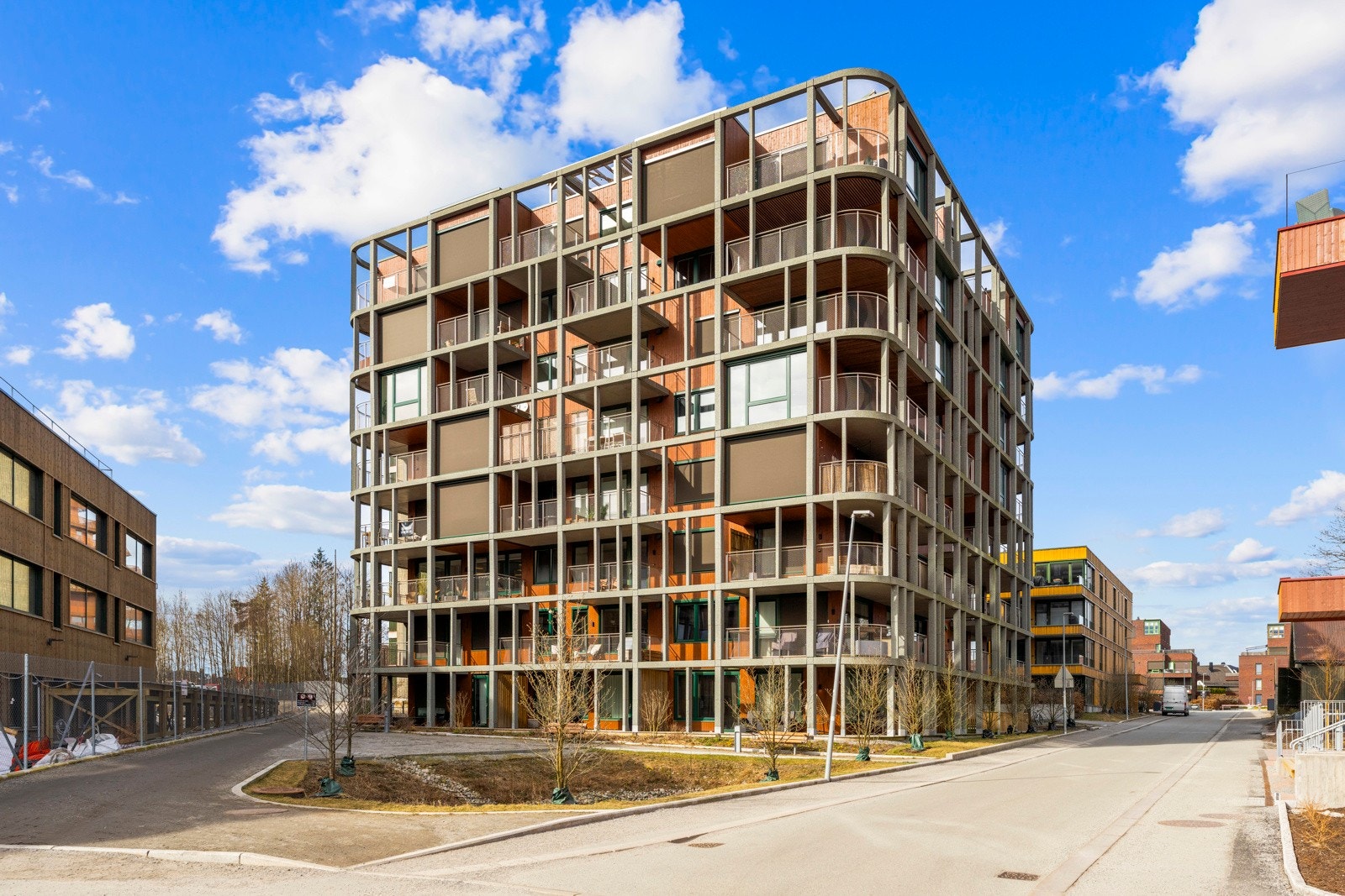 Leiligheten har vannbåren gulvvarme i alle rom. Balansert ventilasjon i boligen som sørger for et godt inneklima. Galleribilde