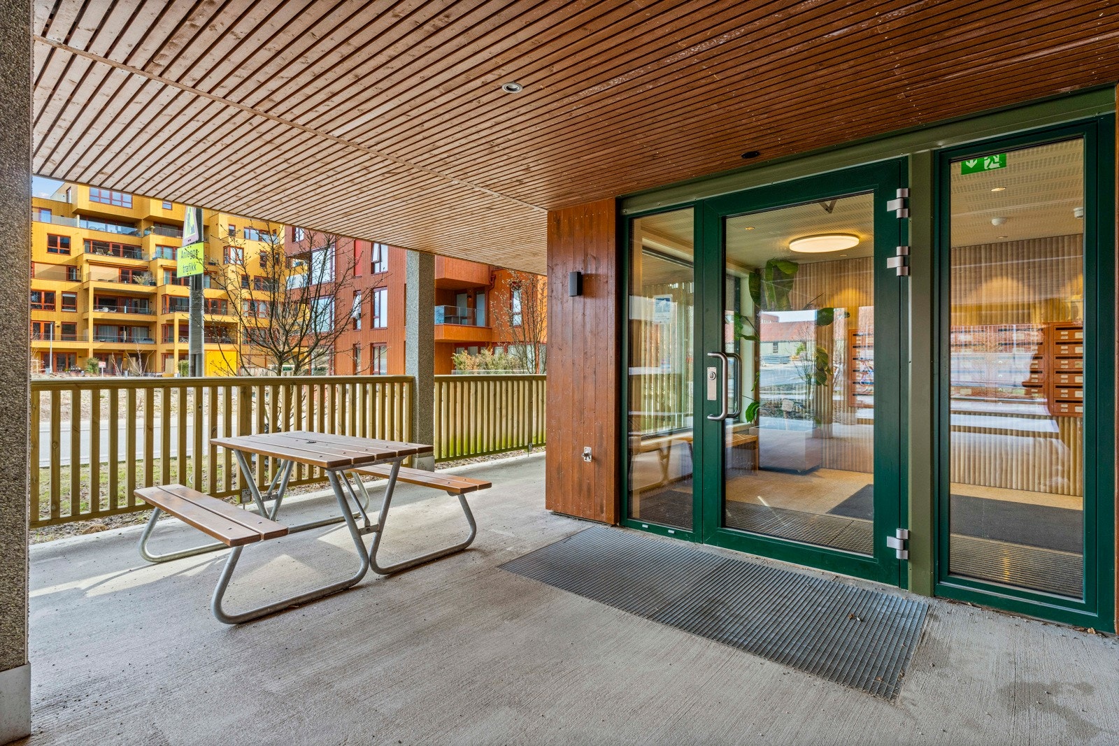 Leiligheten ligger i det moderne og attraktive boligområdet Magasinparken, rett ved Ski sentrum. Galleribilde