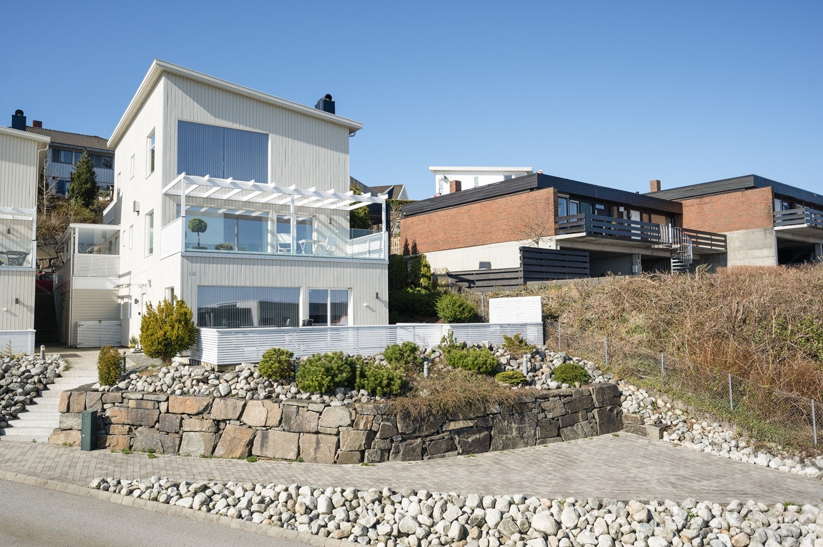 Sjøhusbakken 11 A/B - En stor og flott enebolig med godkjent utleieleilighet Galleribilde