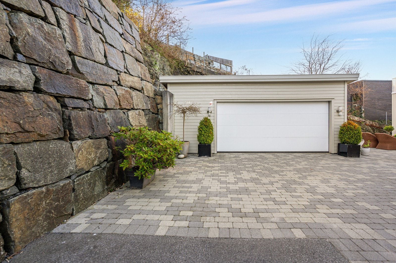 Dobbel garasje med bod - Det er varmepumpe montert her Galleribilde