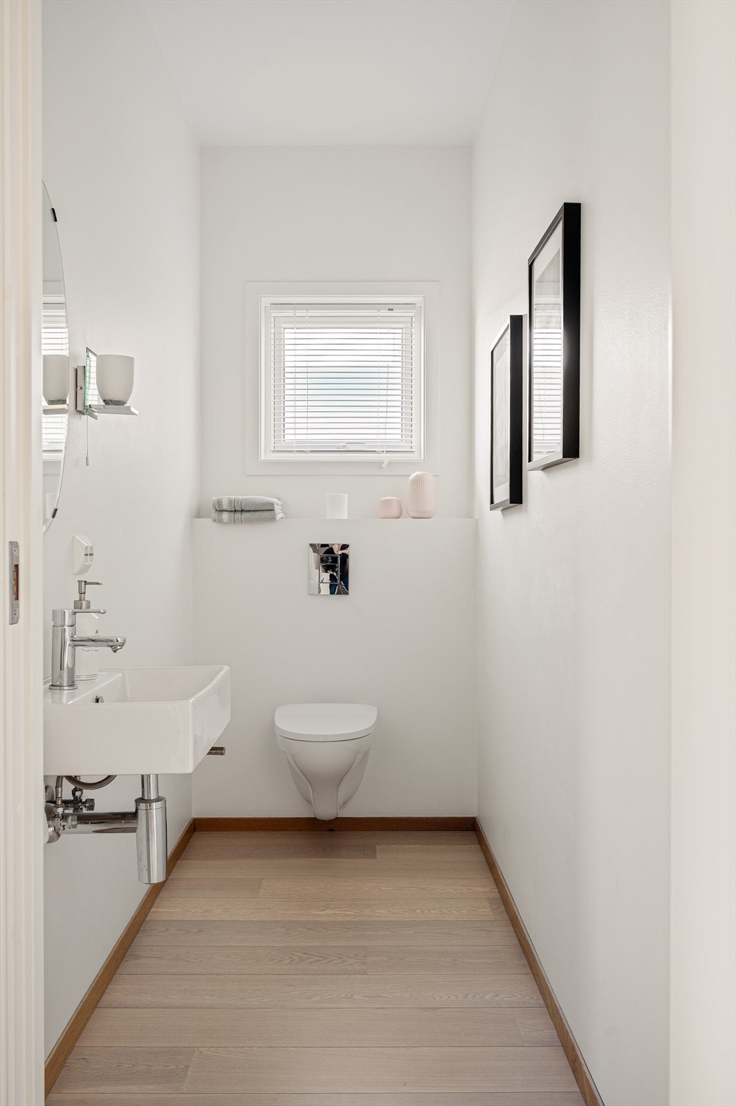 Gjestetoalettet har adkomst fra gangen Galleribilde