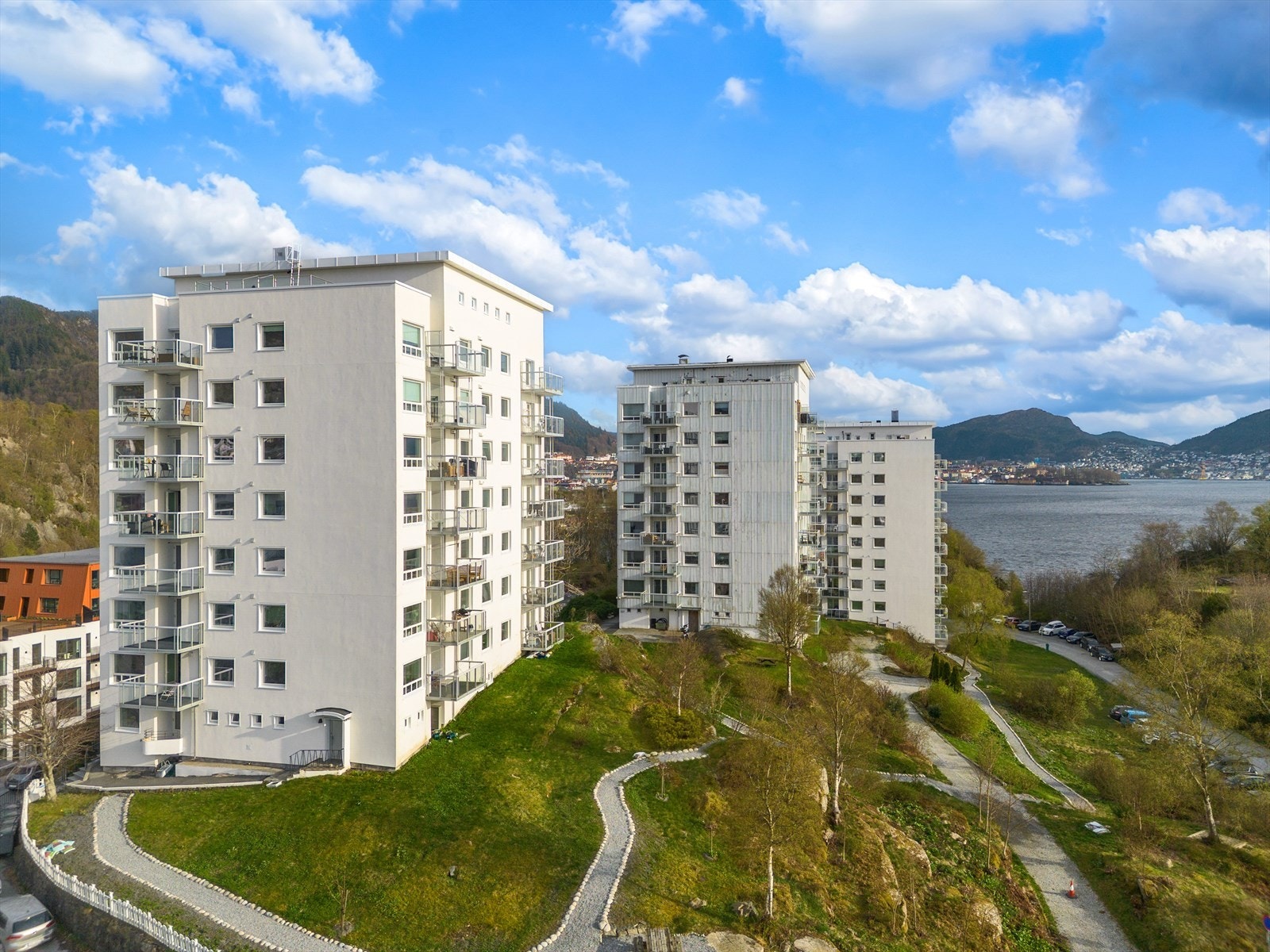 - Leiligheten hører til Fagernes Boliglag AS som består av 2 høyblokker med til sammen 62 leiligheter - Galleribilde