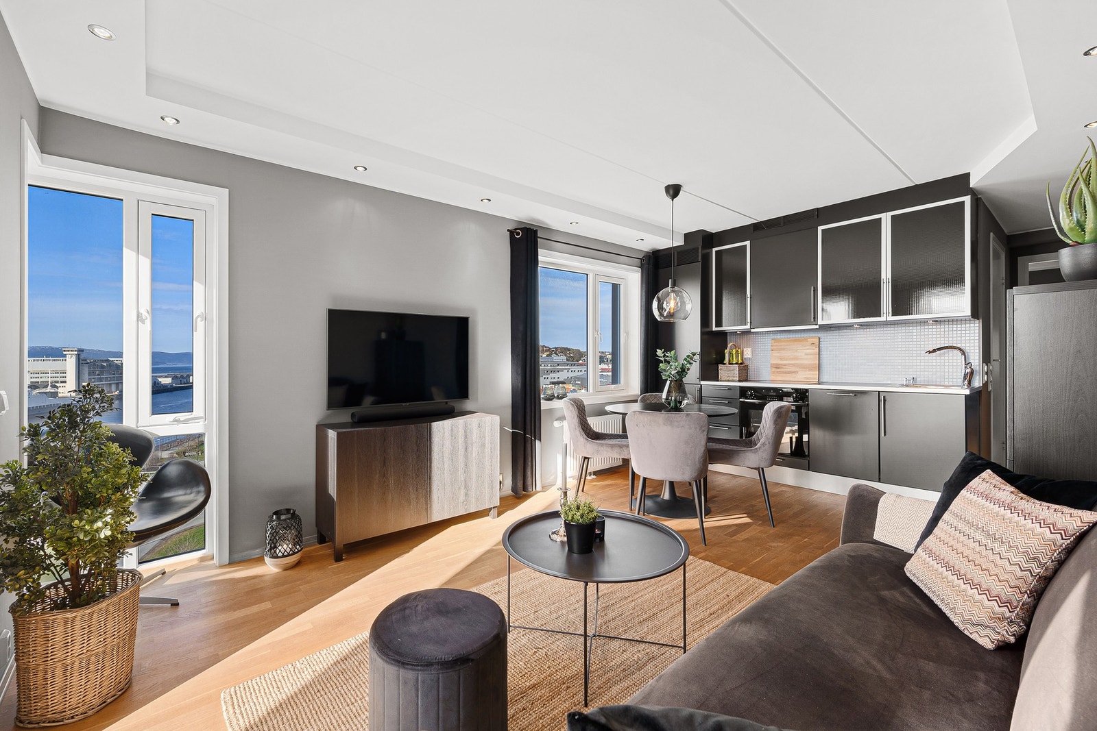 Dette er fantastisk hjørneleilighet med egen bi-leilighet. Galleribilde