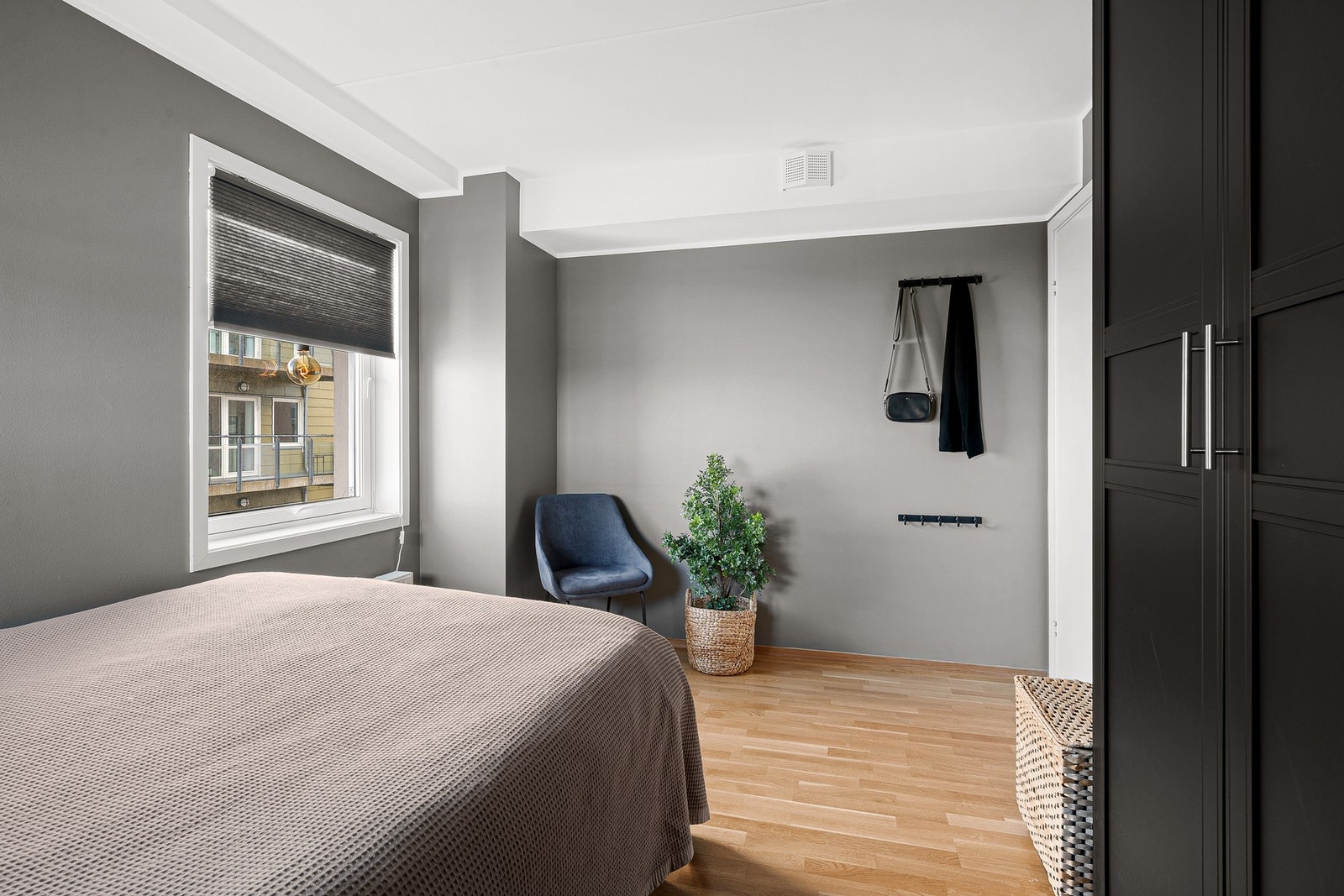 Legg merke til den balanserte ventilasjonen, som sikrer et behagelig inneklima og god luftkvalitet gjennom hele boligen. Galleribilde