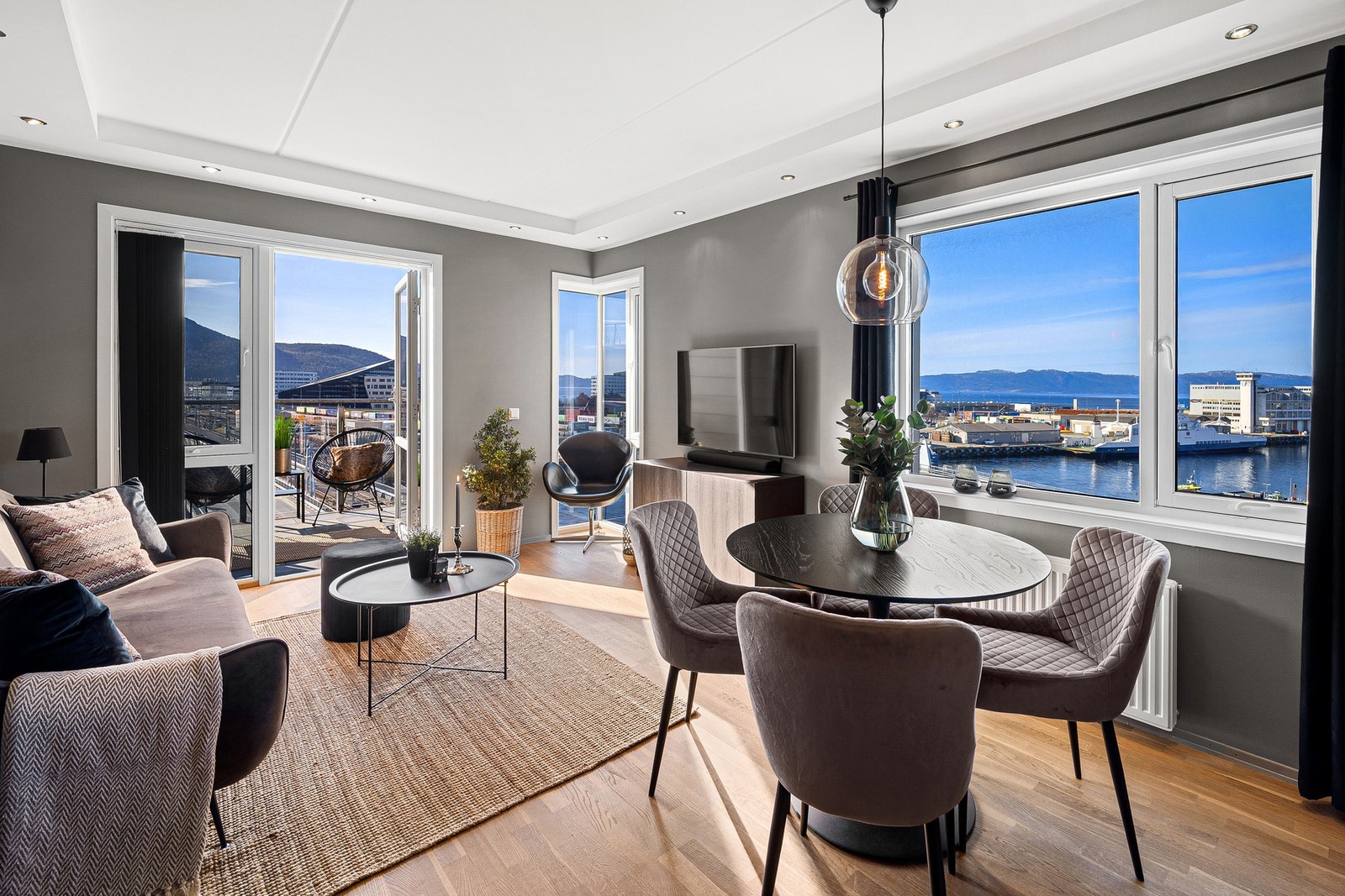 Merk M. Ramberg ved EiendomsMegler 1 har gleden av å presentere en sjelden mulighet på Solsiden! Galleribilde