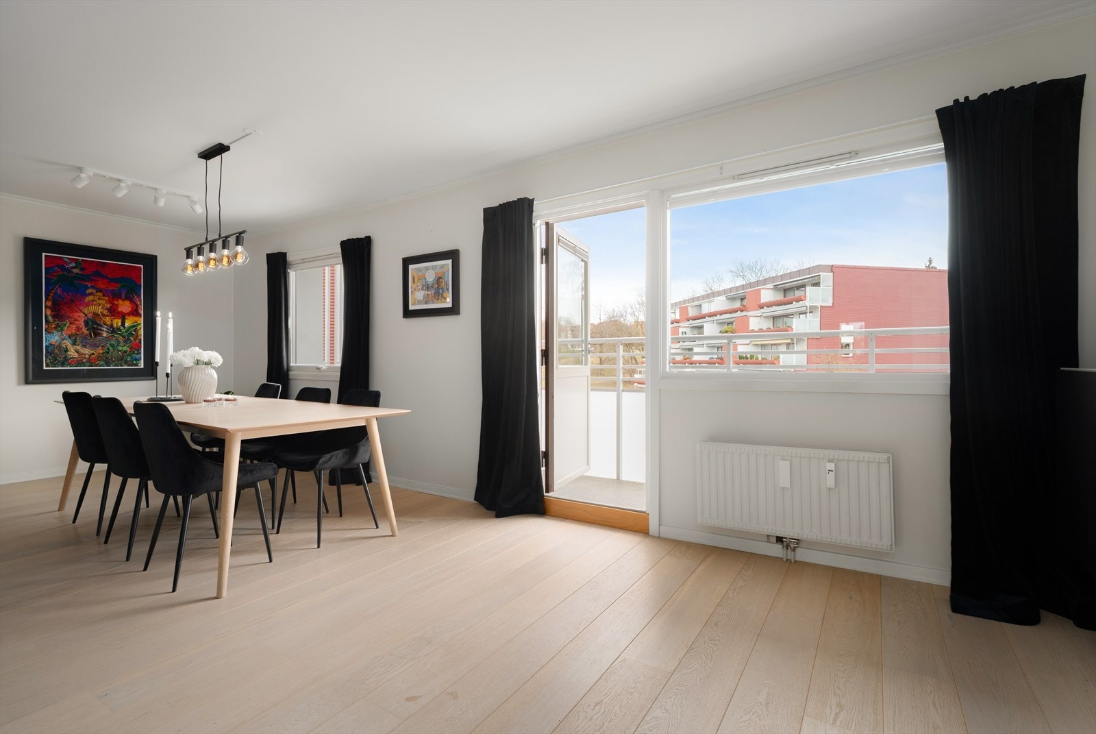 Fra kjøkkenet har du også utgang til den andre balkongen med morgensol. Galleribilde