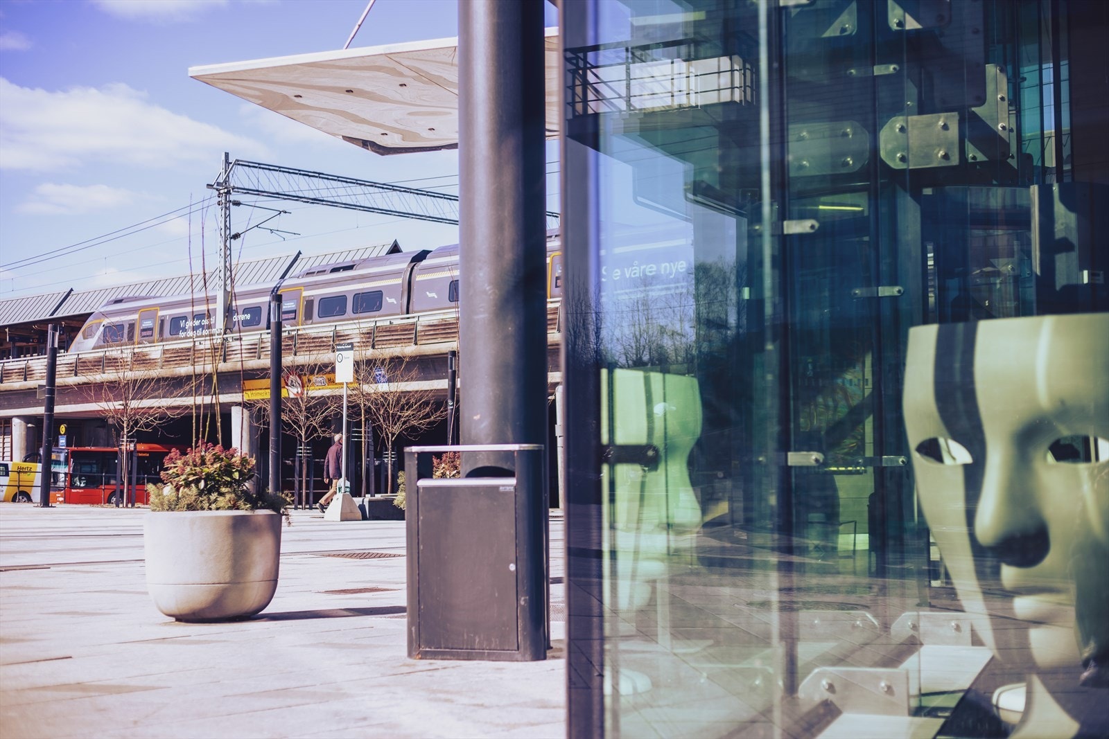 Du bor i nærheten av flere kollektivmuligheter, med buss, tog eller trikk. Galleribilde