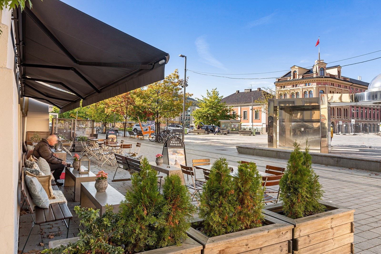 Rikt med butikk- og serveringstilbud i nærheten Galleribilde